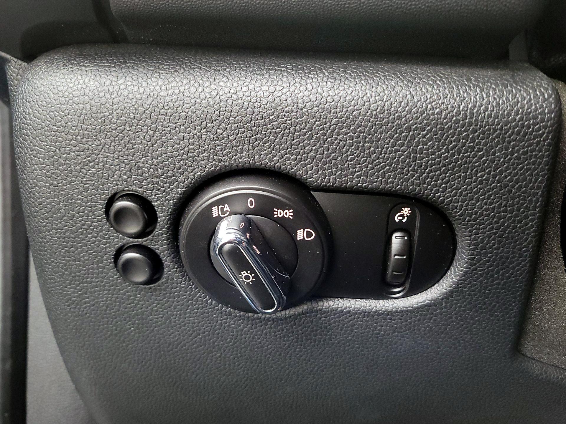 Thumbnail: 2015 MINI Cooper Hardtop - 13