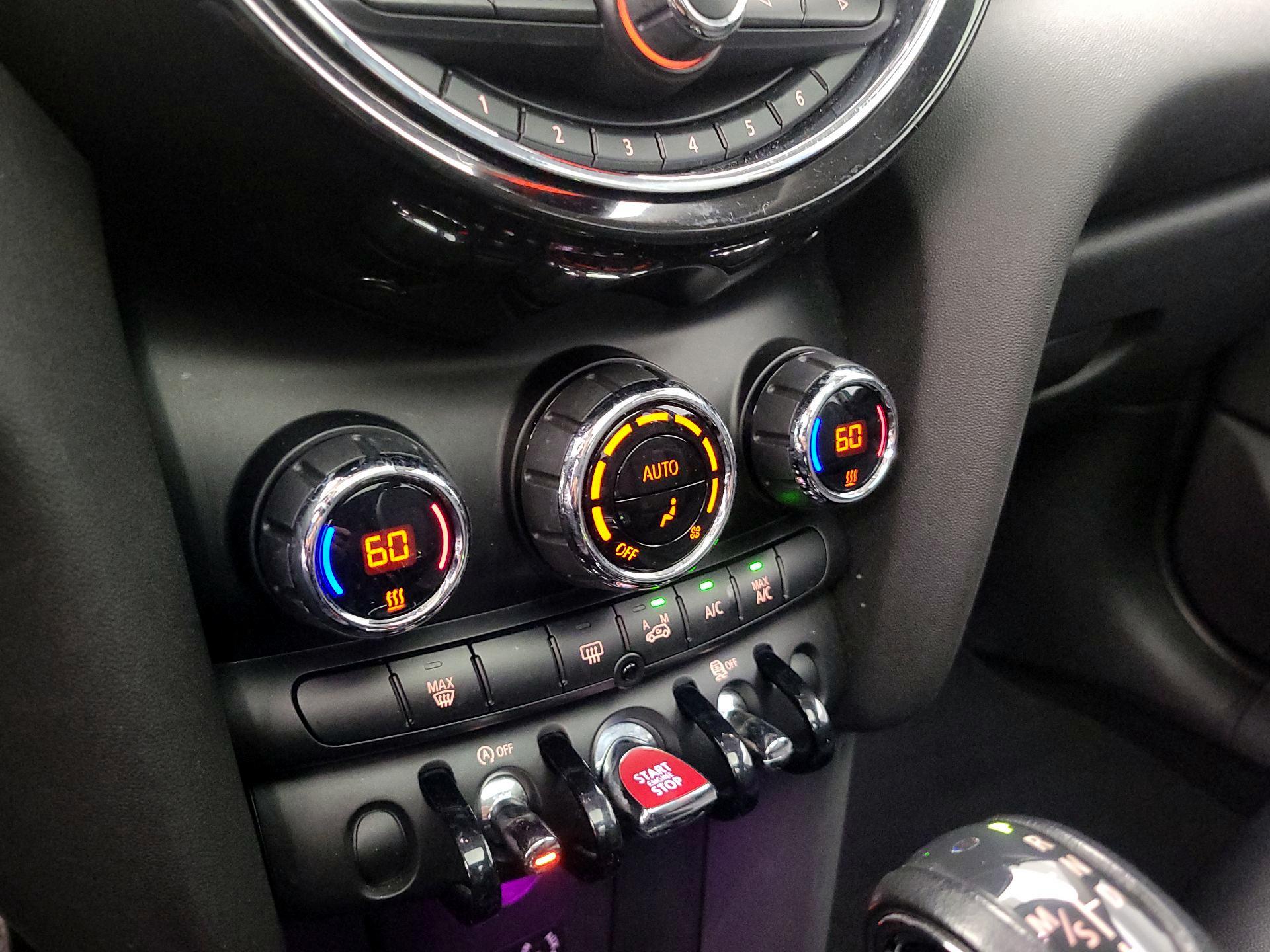 Thumbnail: 2015 MINI Cooper Hardtop - 15