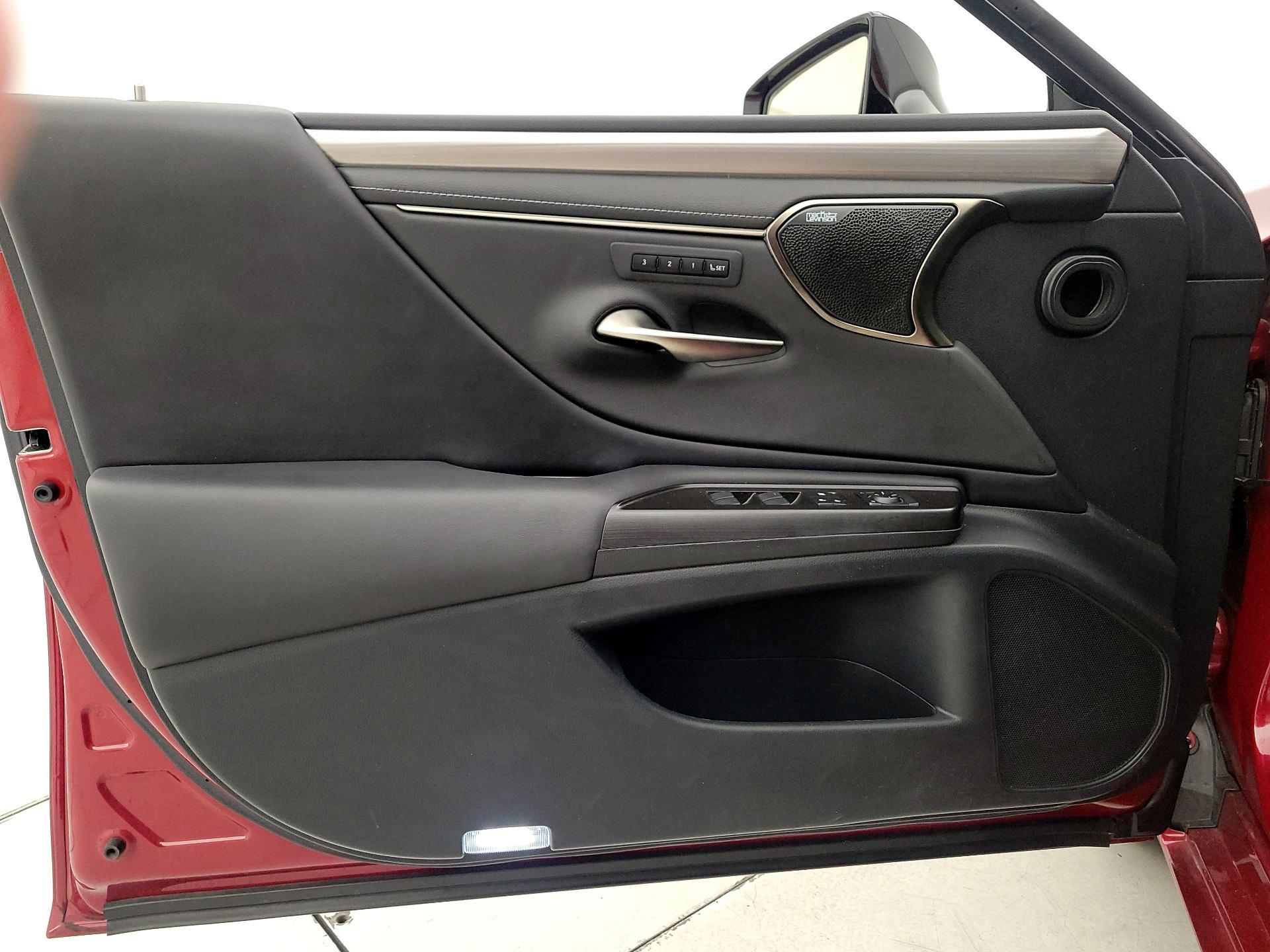 Thumbnail: 2019 Lexus ES - 12