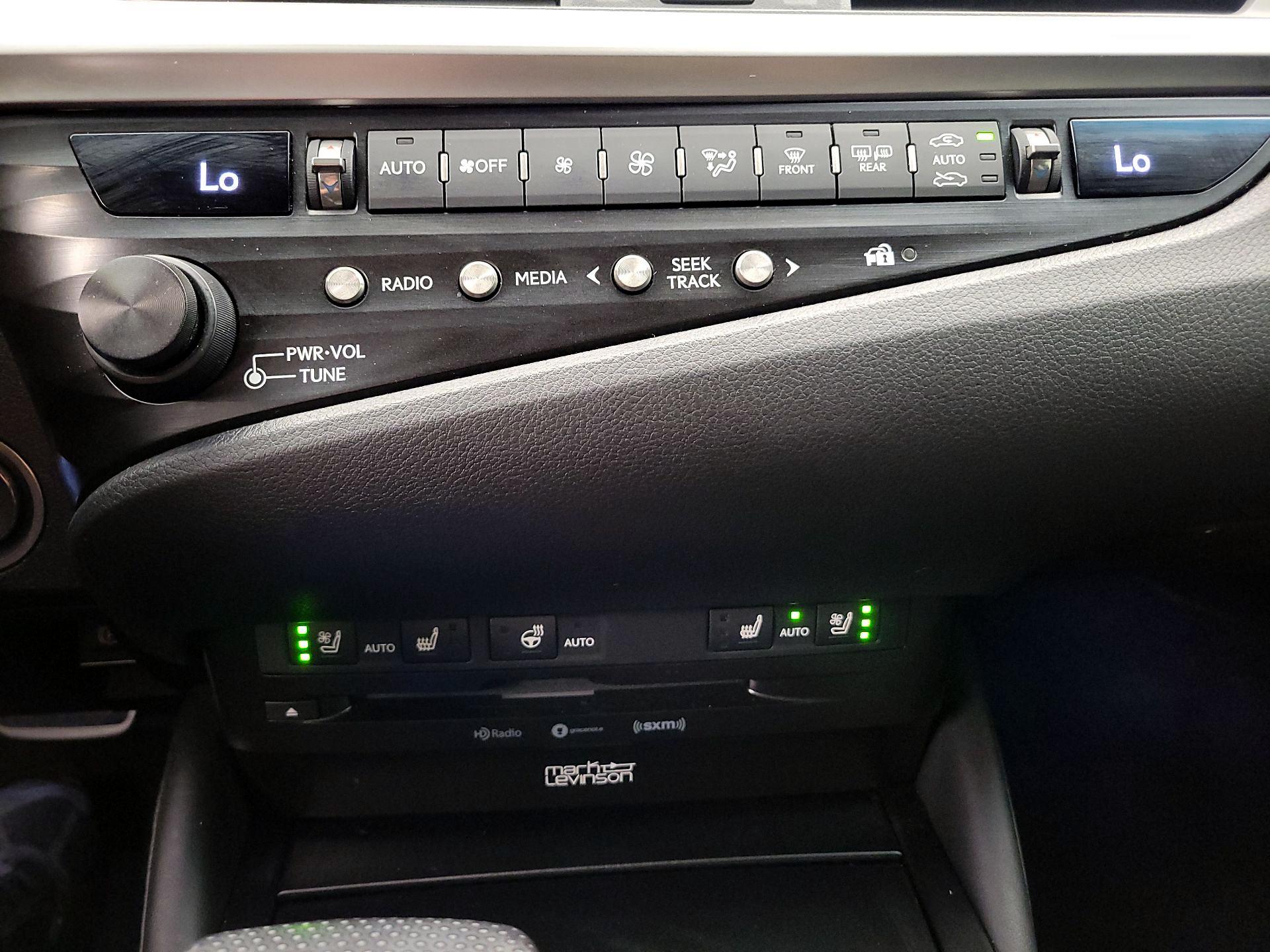 Thumbnail: 2019 Lexus ES - 17