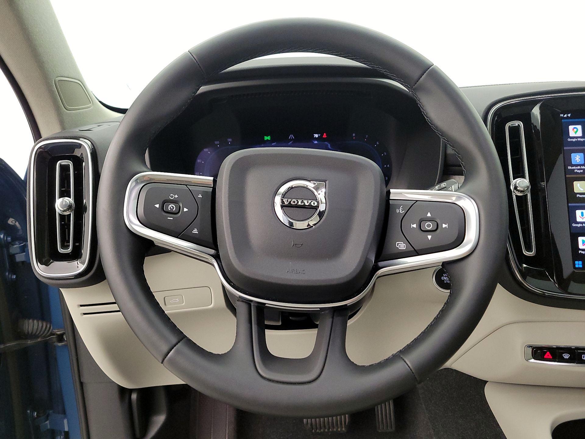 Thumbnail: 2024 Volvo XC40 - 10