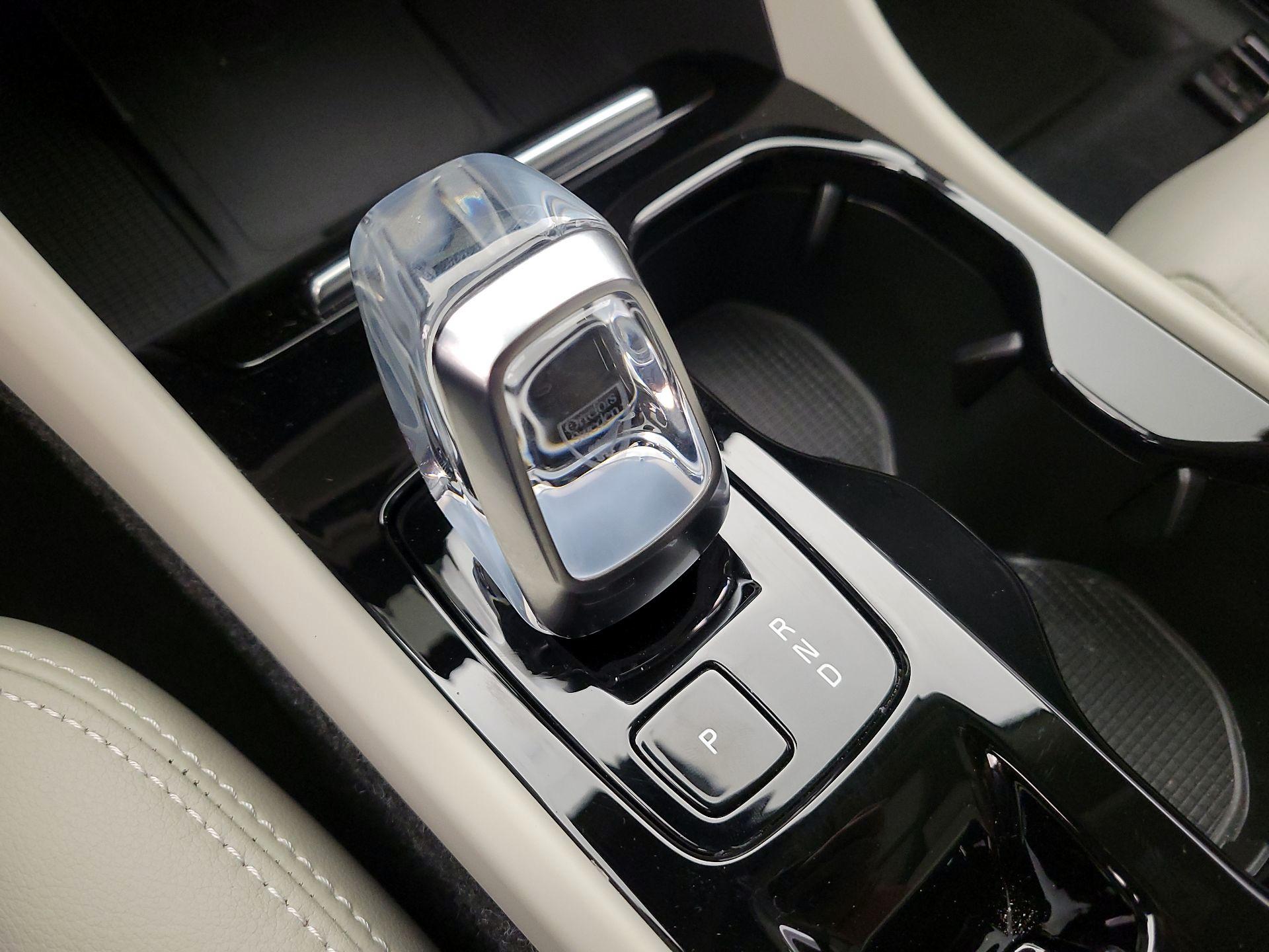 Thumbnail: 2024 Volvo XC40 - 17