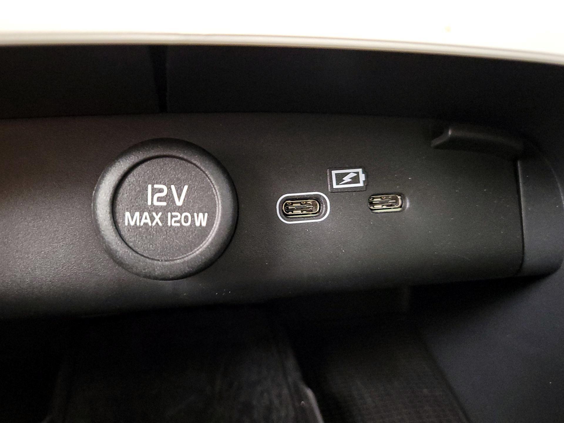 Thumbnail: 2024 Volvo XC40 - 18