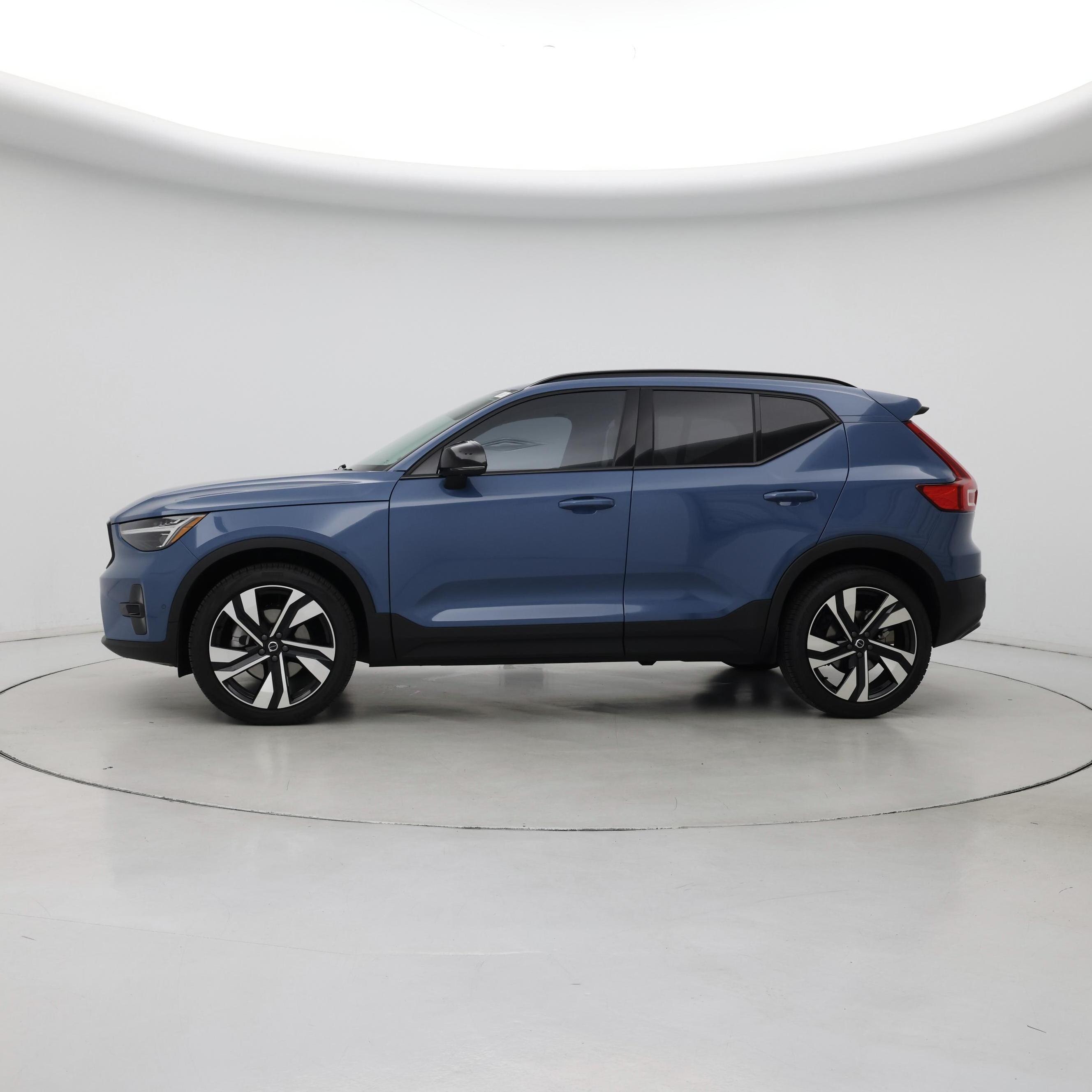 Thumbnail: 2024 Volvo XC40 - 3