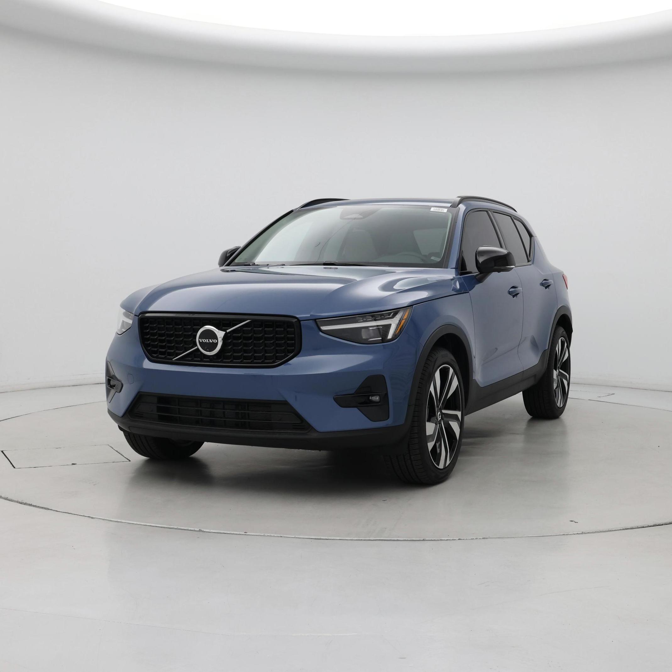 Thumbnail: 2024 Volvo XC40 - 4