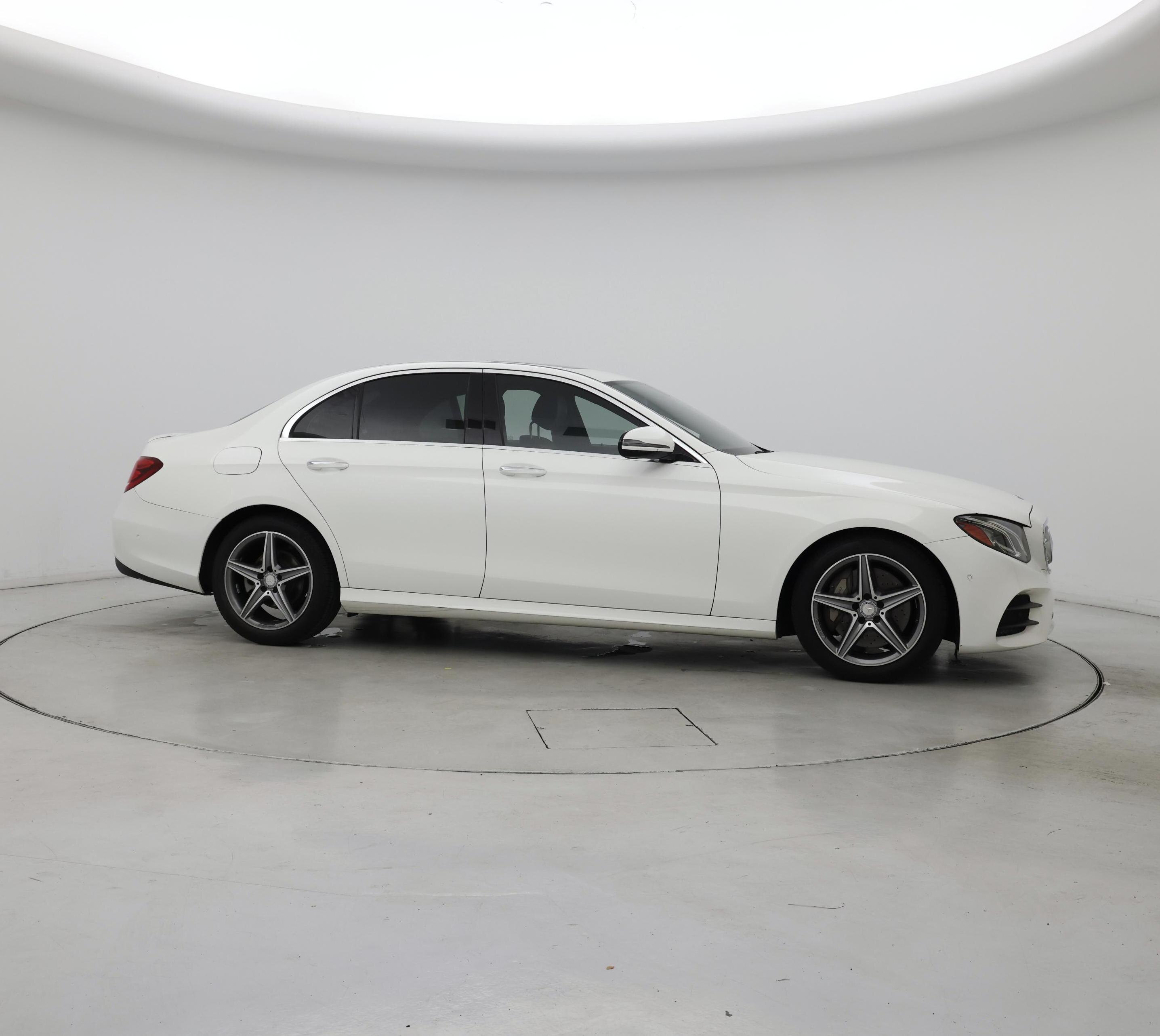 Thumbnail: 2017 Mercedes-Benz E-Class - 2