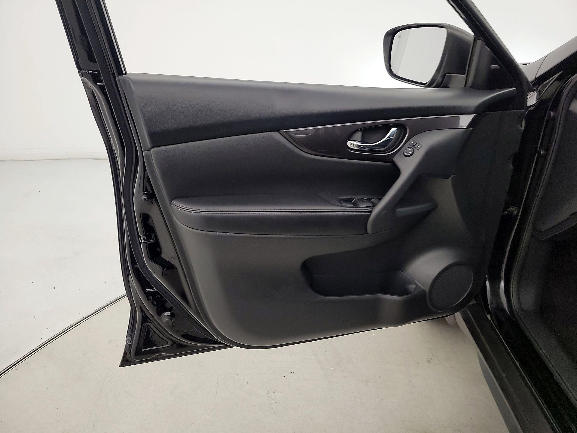 Thumbnail: 2018 Nissan Rogue - 12
