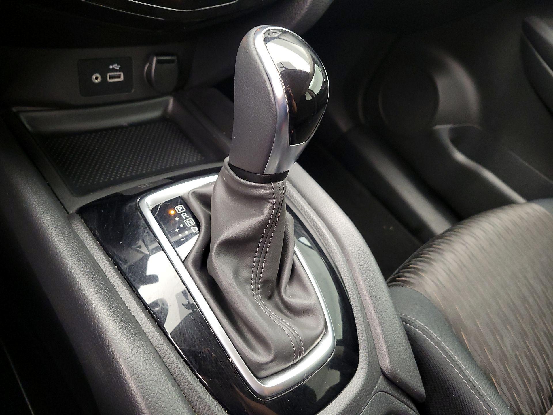 Thumbnail: 2018 Nissan Rogue - 17