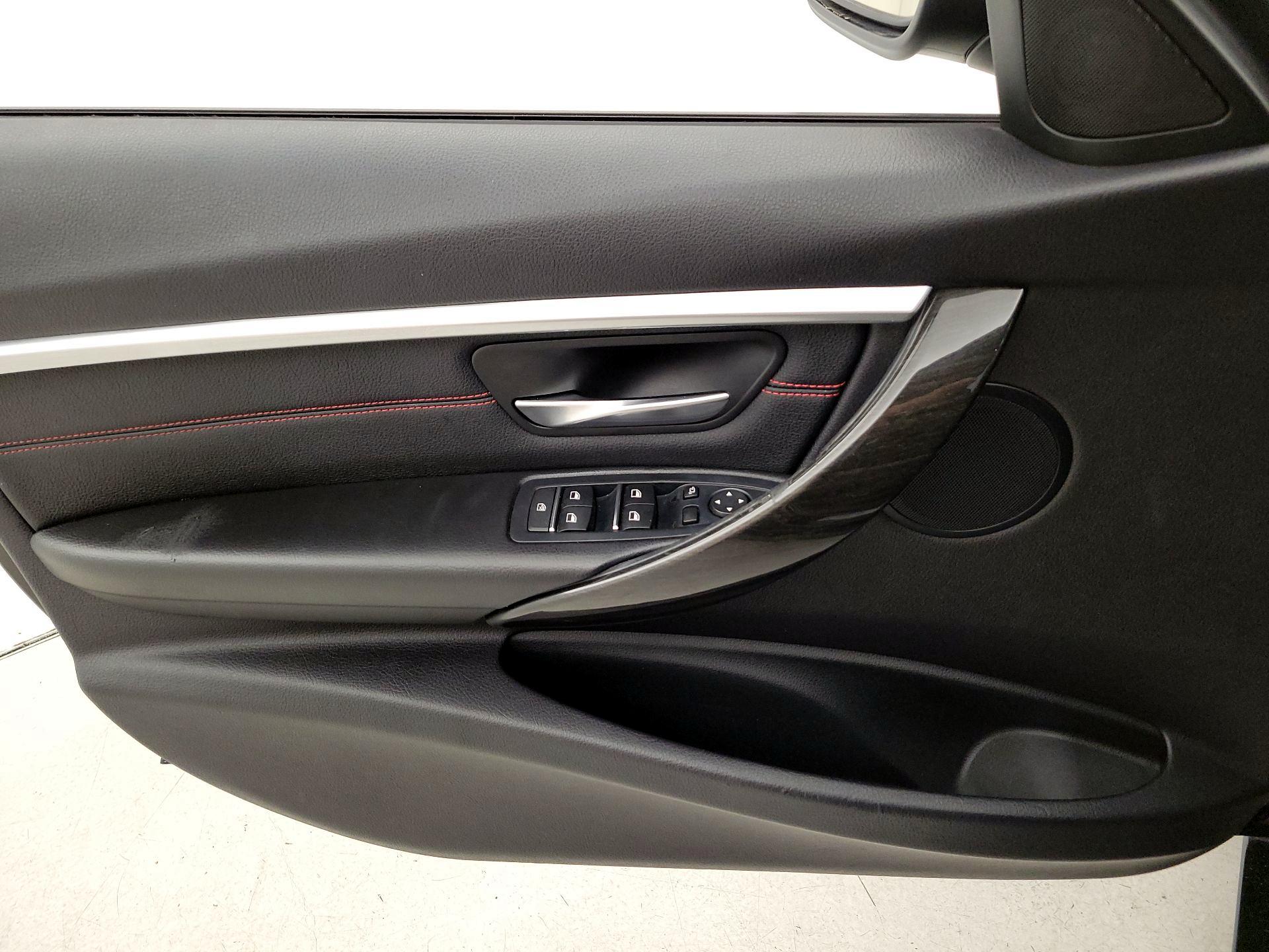 Thumbnail: 2016 BMW 3 Series - 12