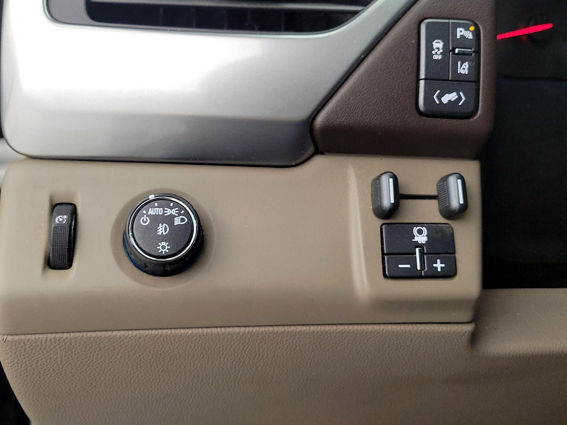 Thumbnail: 2015 Chevrolet Tahoe - 13