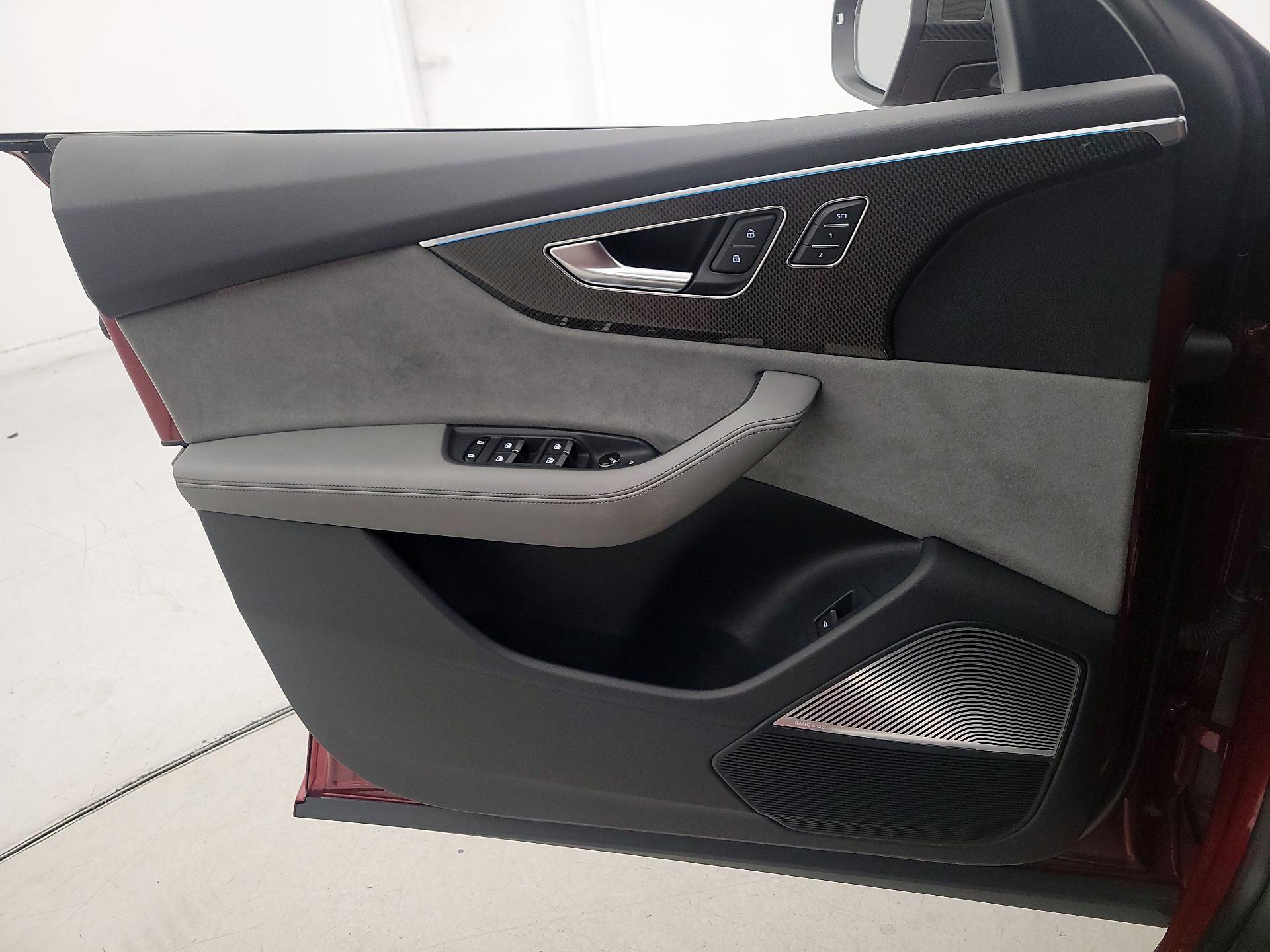Thumbnail: 2023 Audi SQ8 - 12