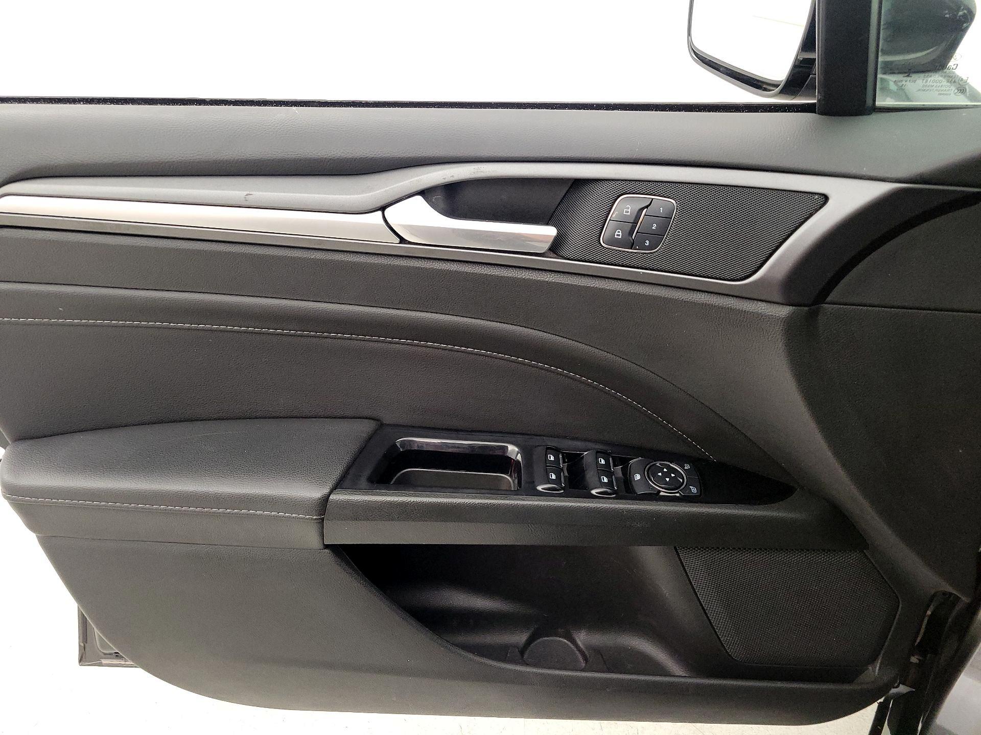 Thumbnail: 2016 Ford Fusion - 12