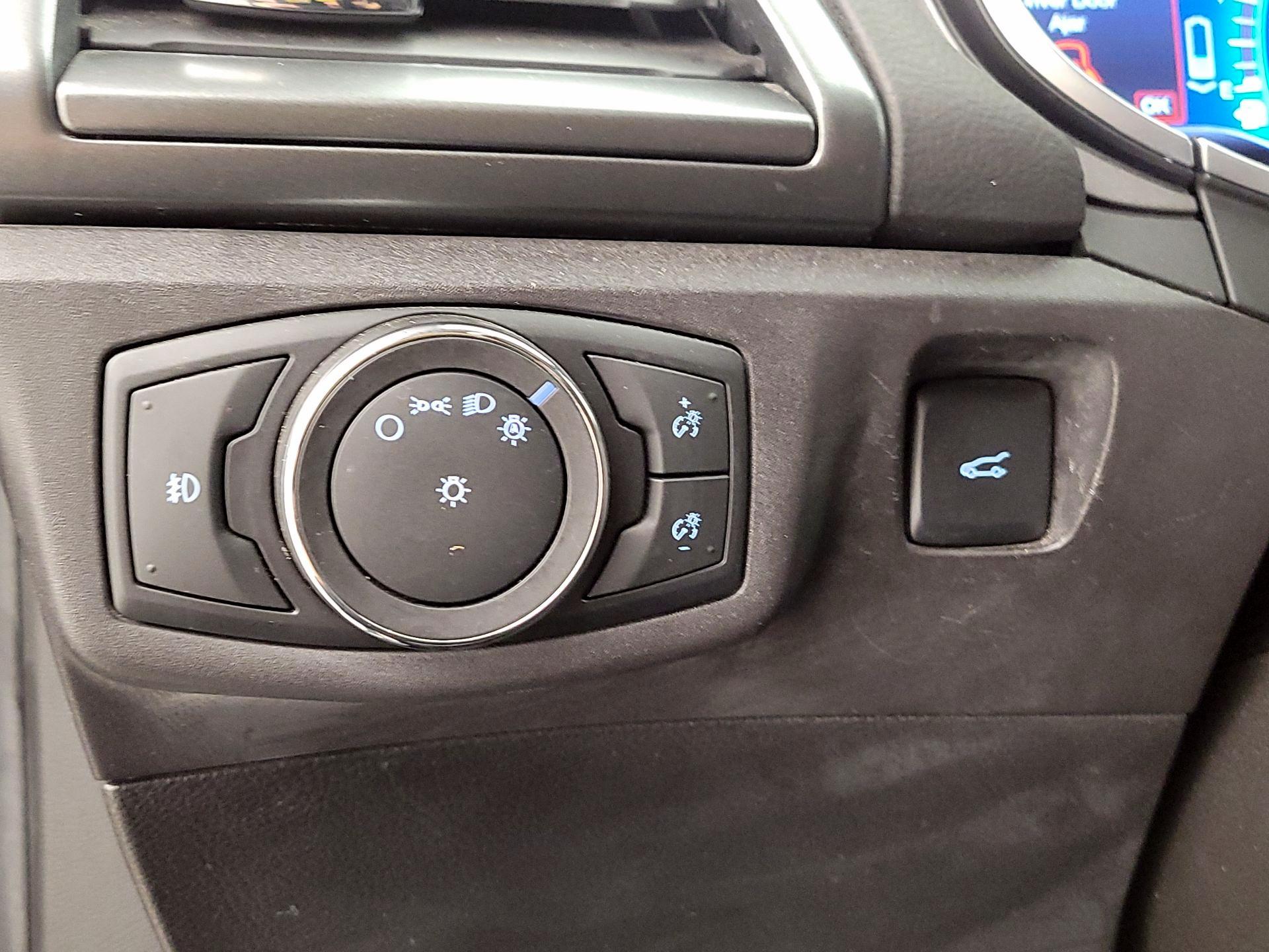 Thumbnail: 2016 Ford Fusion - 13