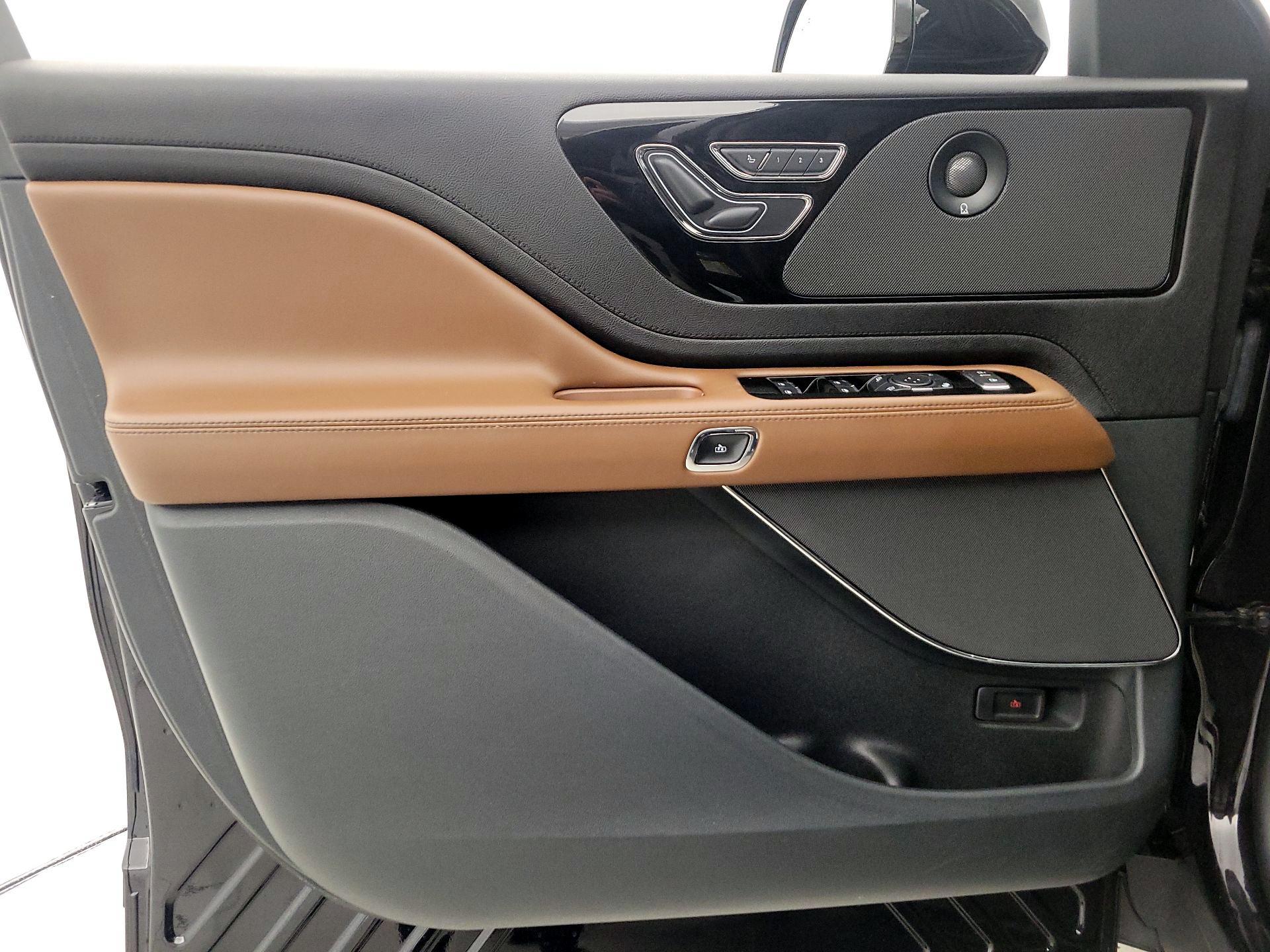 Thumbnail: 2023 Lincoln Aviator - 12