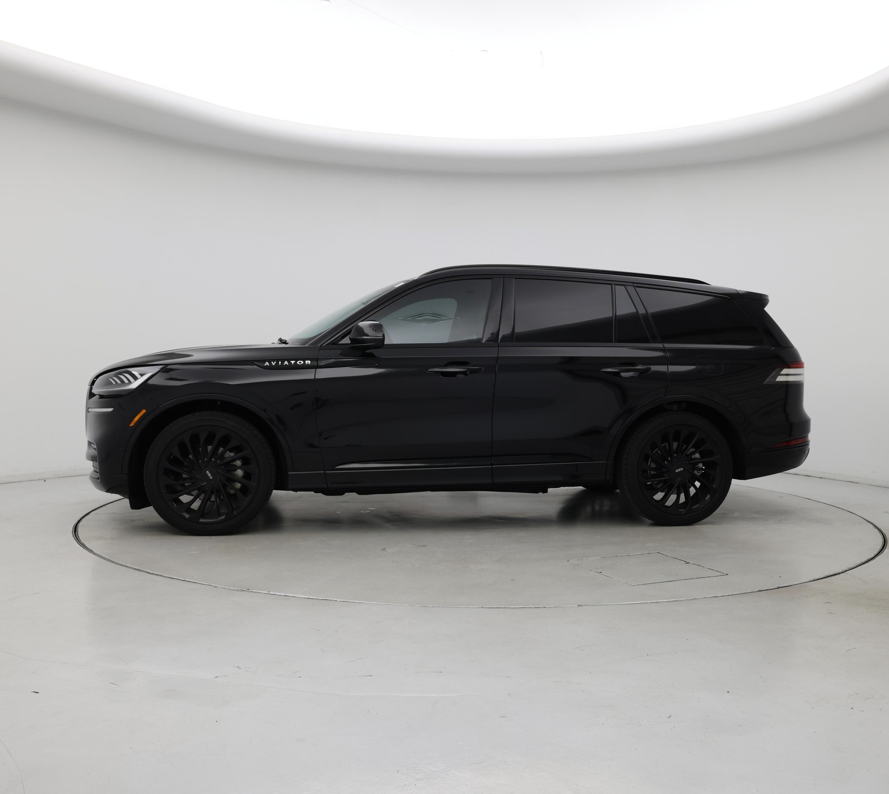 Thumbnail: 2023 Lincoln Aviator - 3