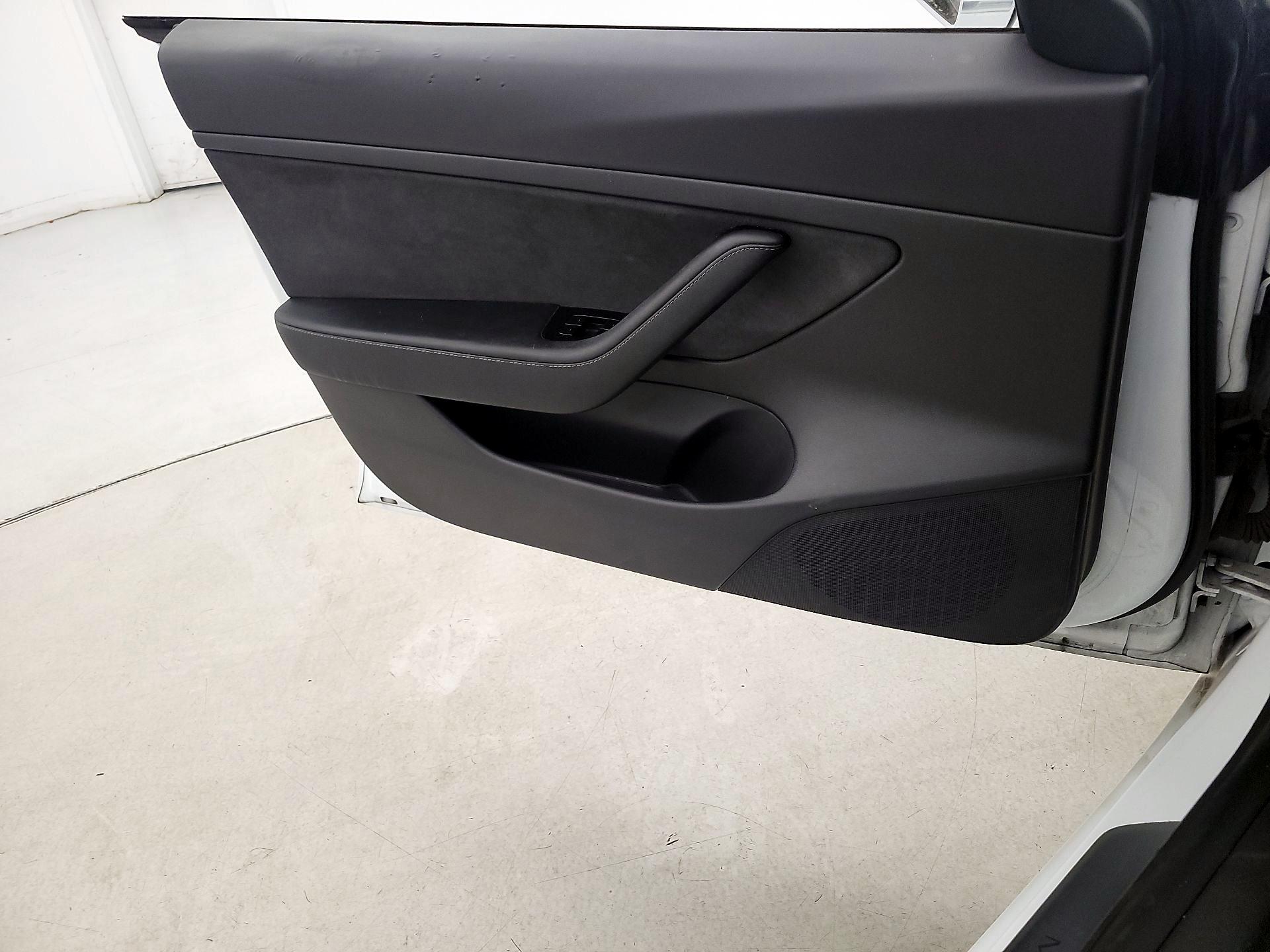 Thumbnail: 2020 Tesla Model 3 - 12