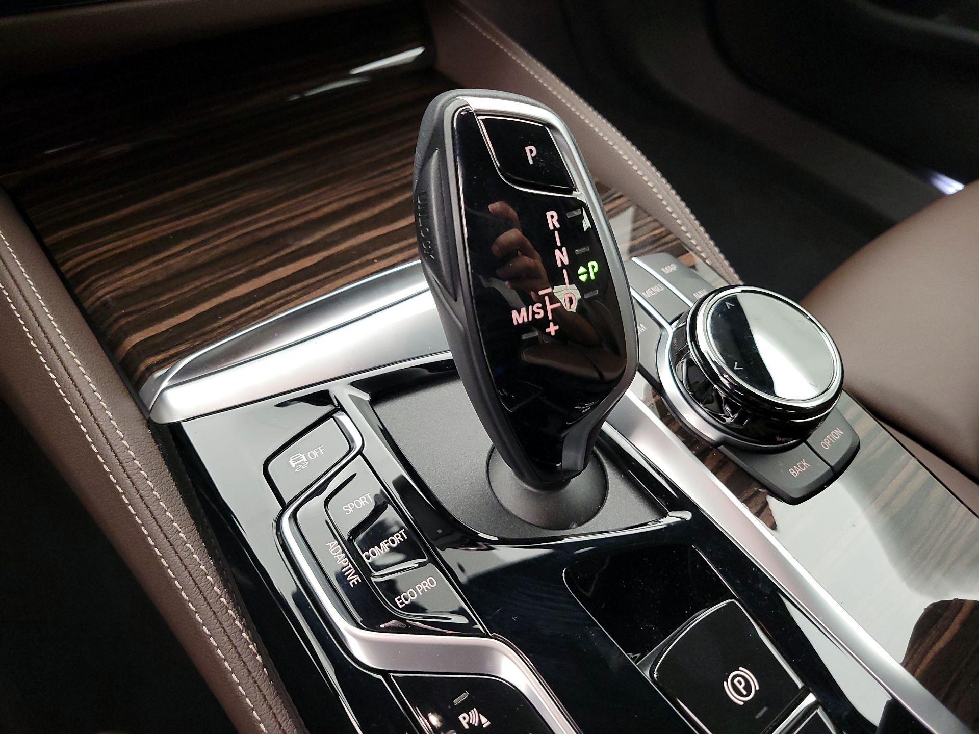Thumbnail: 2022 BMW 5 Series - 18