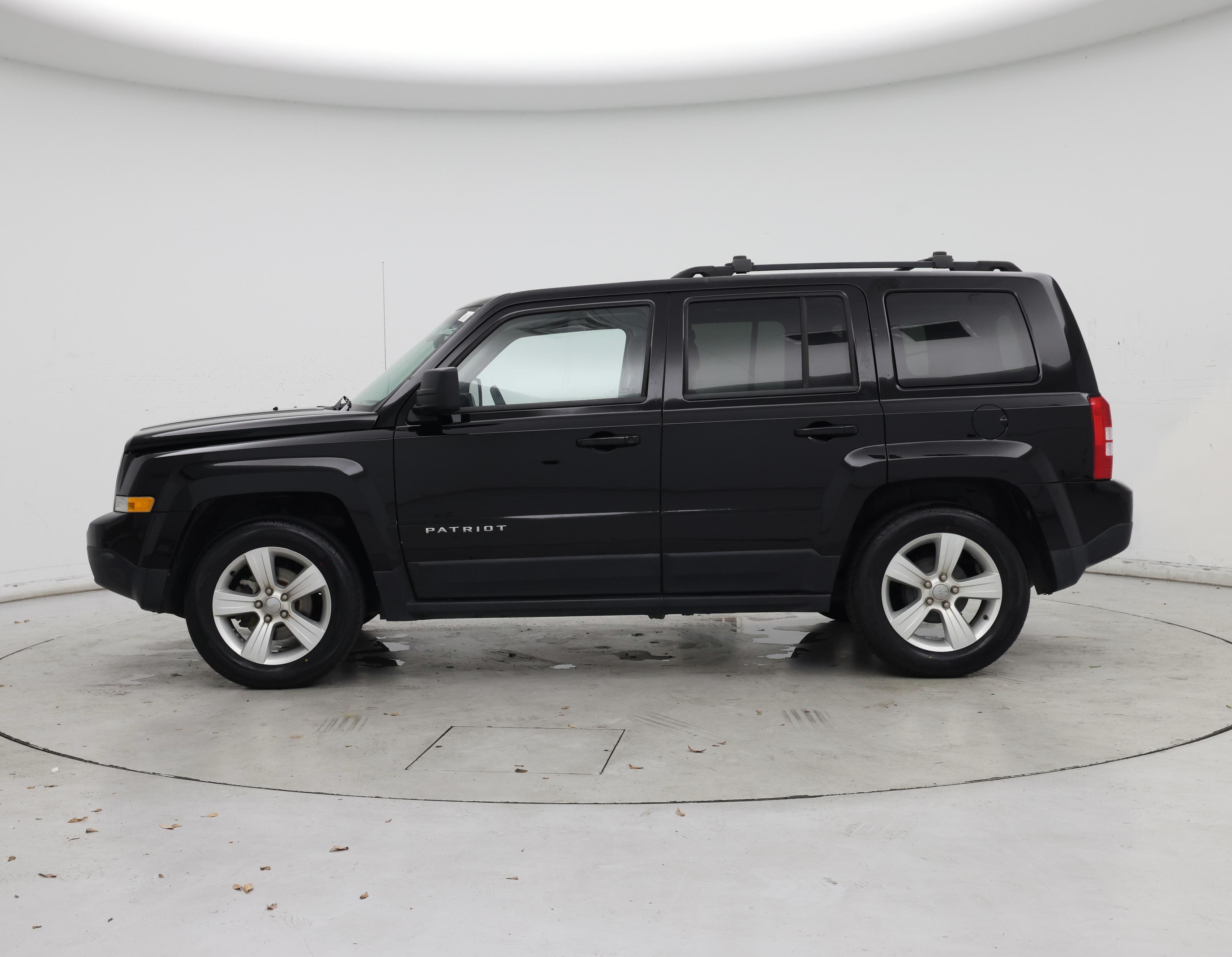 Thumbnail: 2014 Jeep Patriot - 3