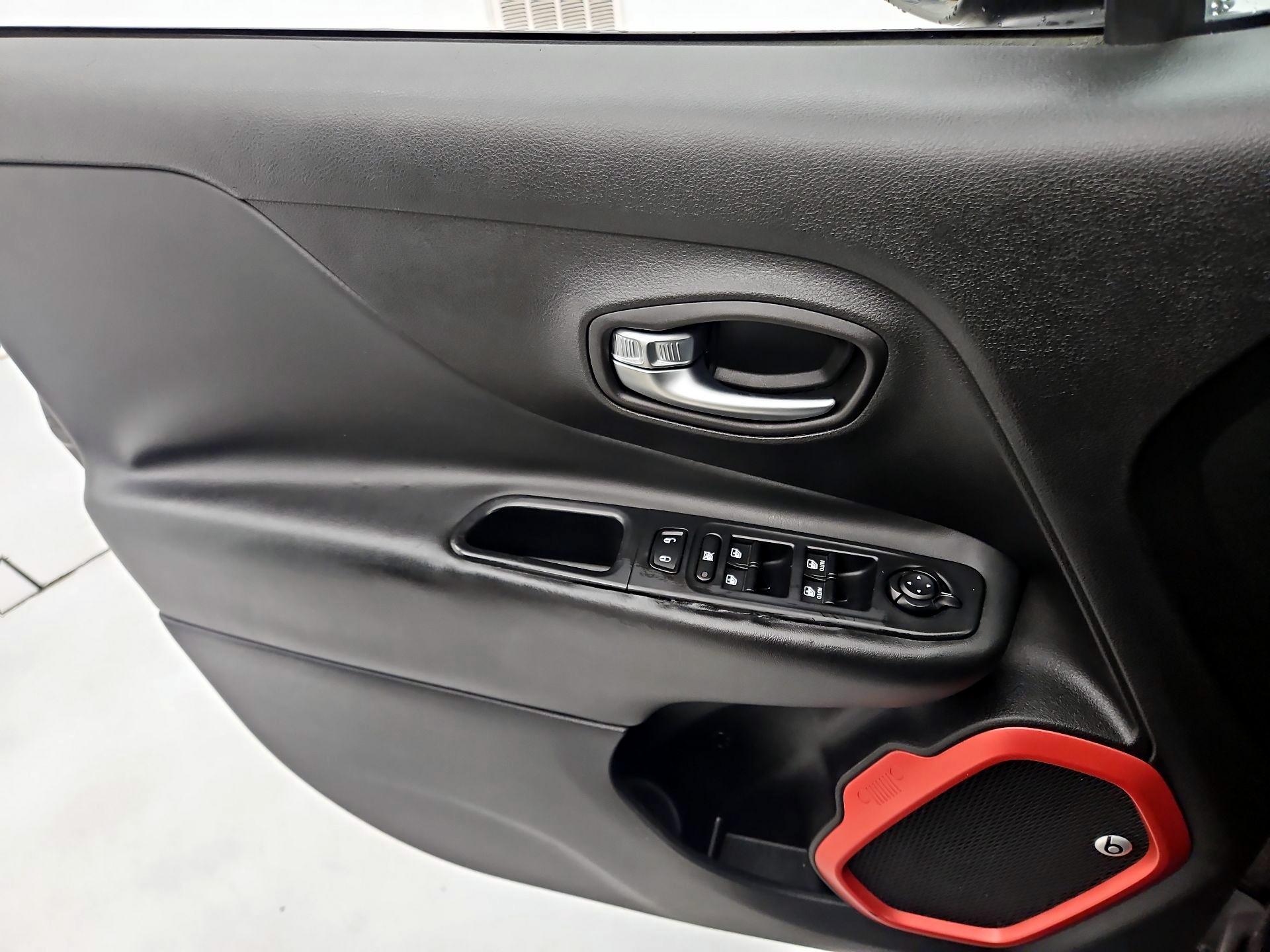 Thumbnail: 2016 Jeep Renegade - 12
