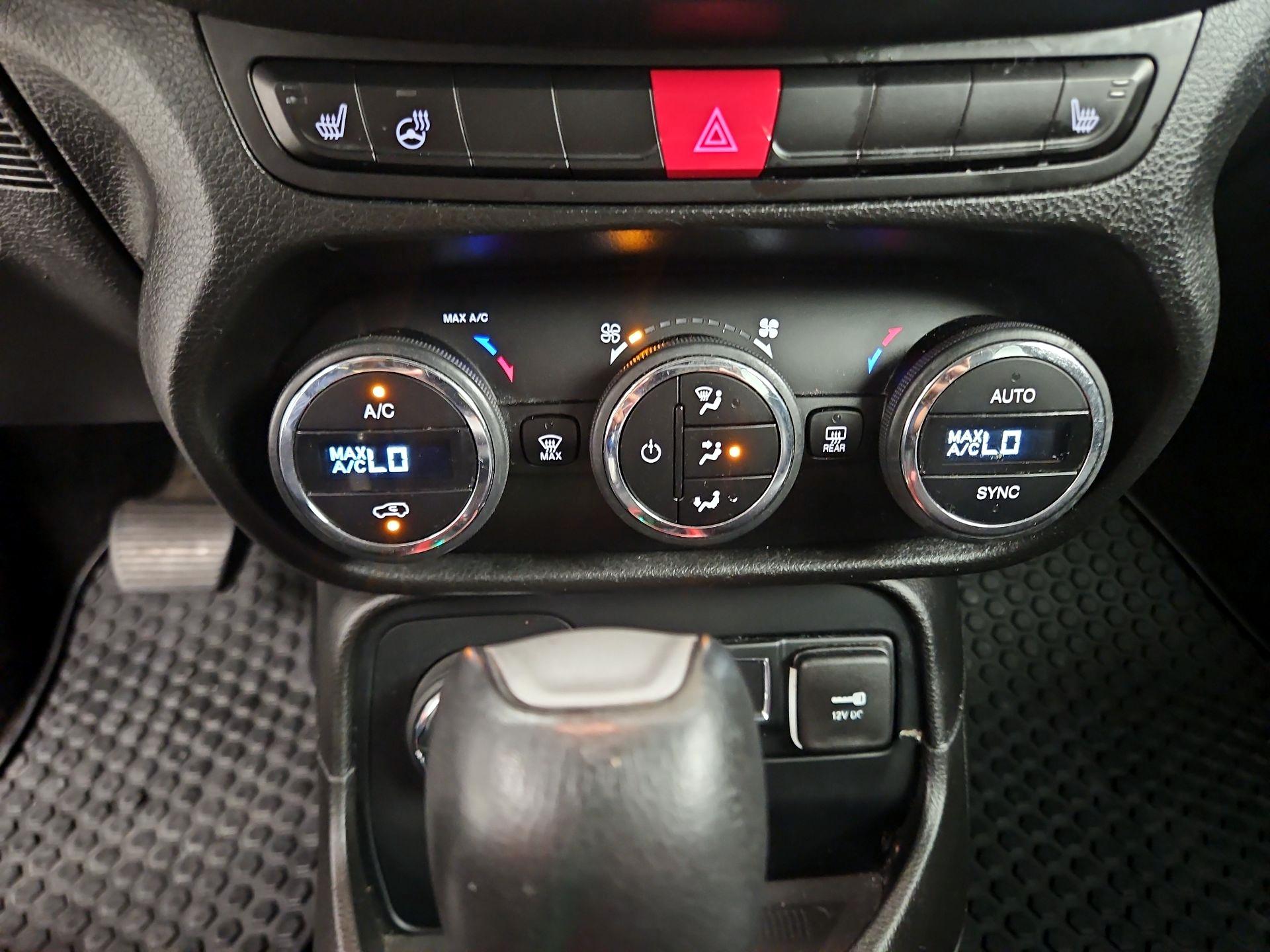 Thumbnail: 2016 Jeep Renegade - 17