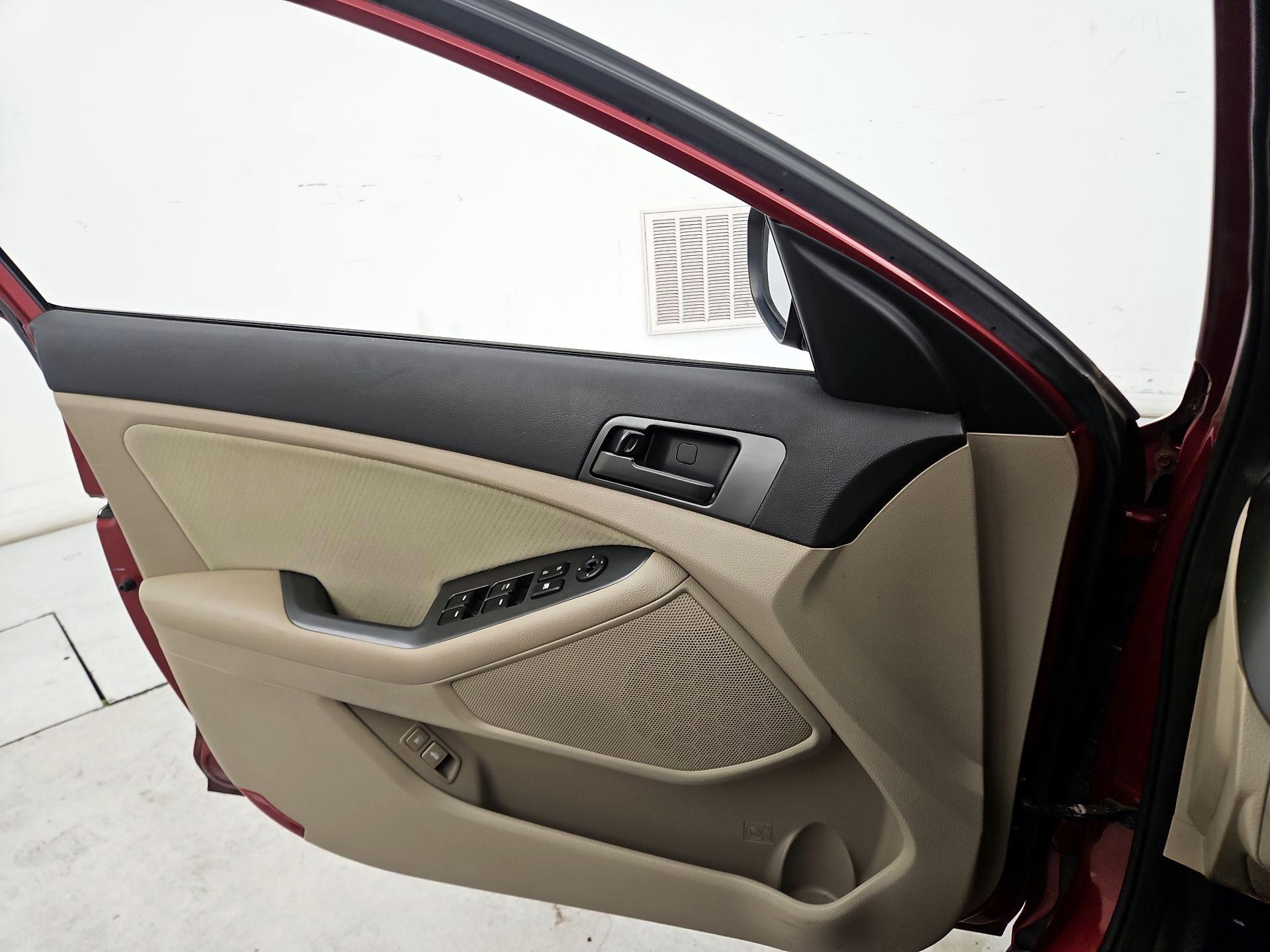 Thumbnail: 2013 Kia Optima - 12