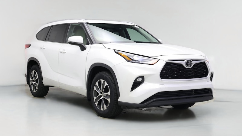 2022 Toyota Highlander XLE Hero Image