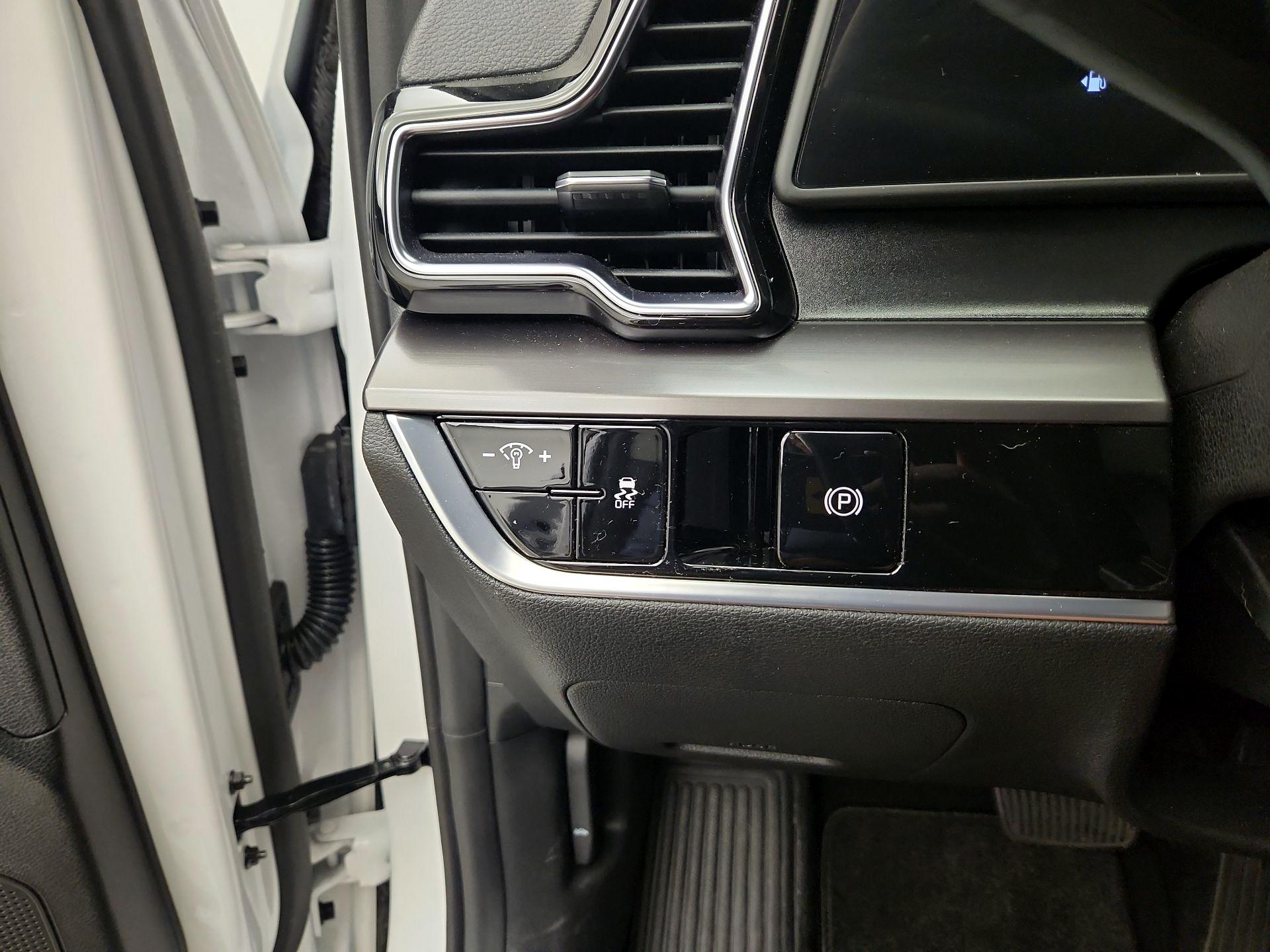 Thumbnail: 2023 Kia Sportage - 13