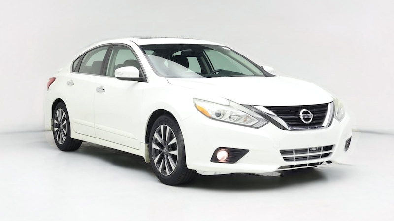 2016 Nissan Altima SV Hero Image