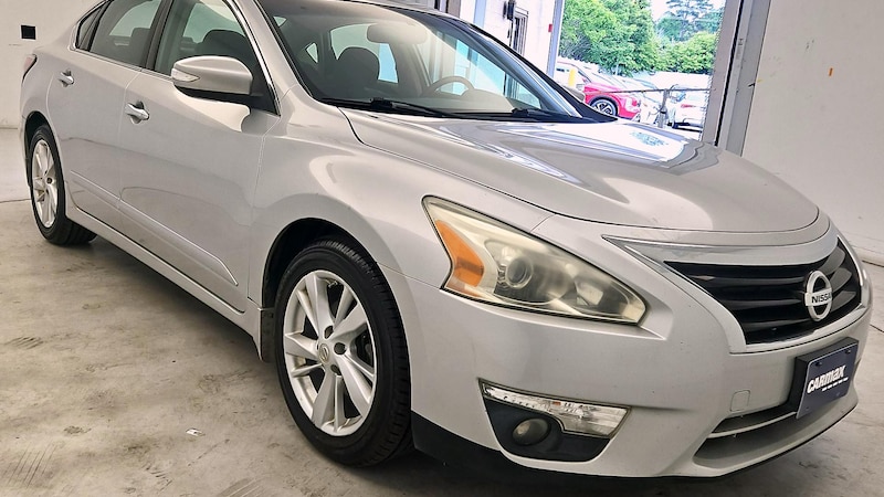 2015 Nissan Altima SV Hero Image