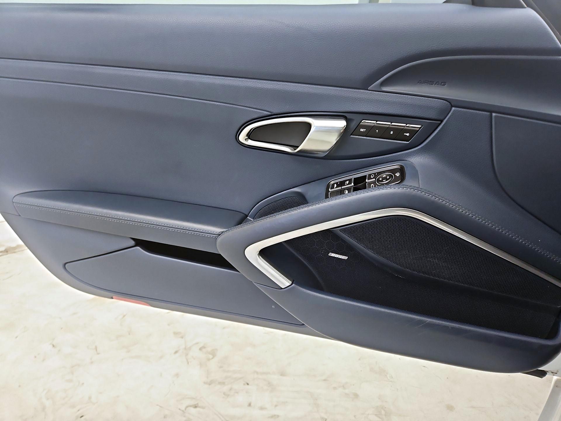 Thumbnail: 2014 Porsche 911 - 12