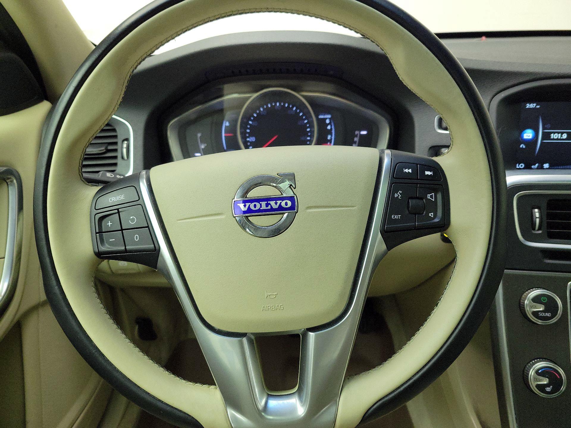 Thumbnail: 2015 Volvo S60 - 10