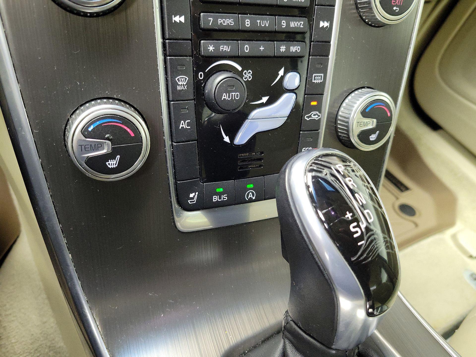 Thumbnail: 2015 Volvo S60 - 15