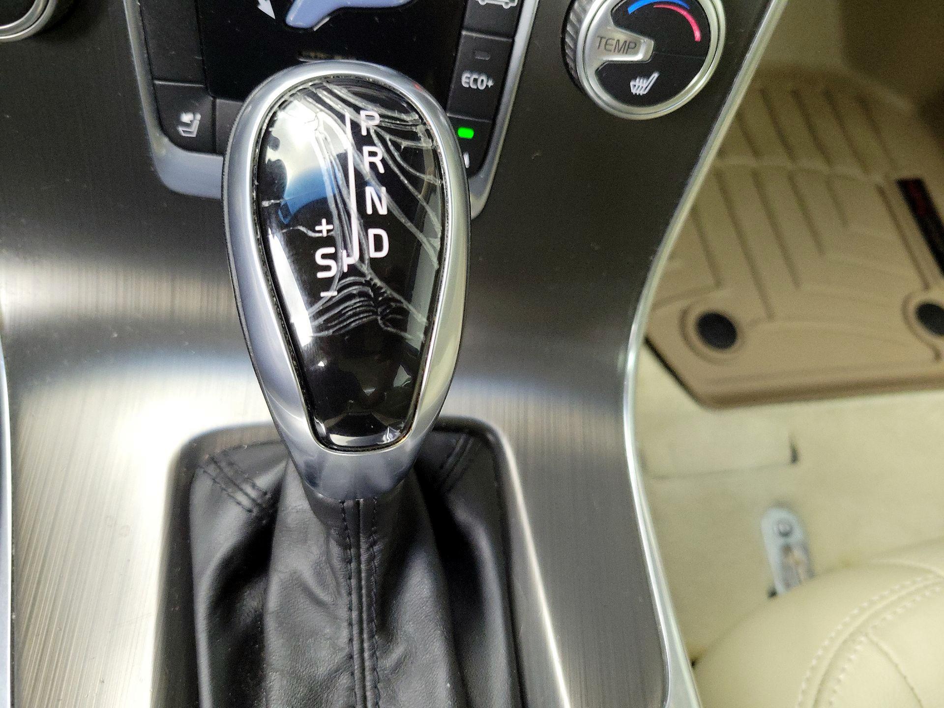 Thumbnail: 2015 Volvo S60 - 16