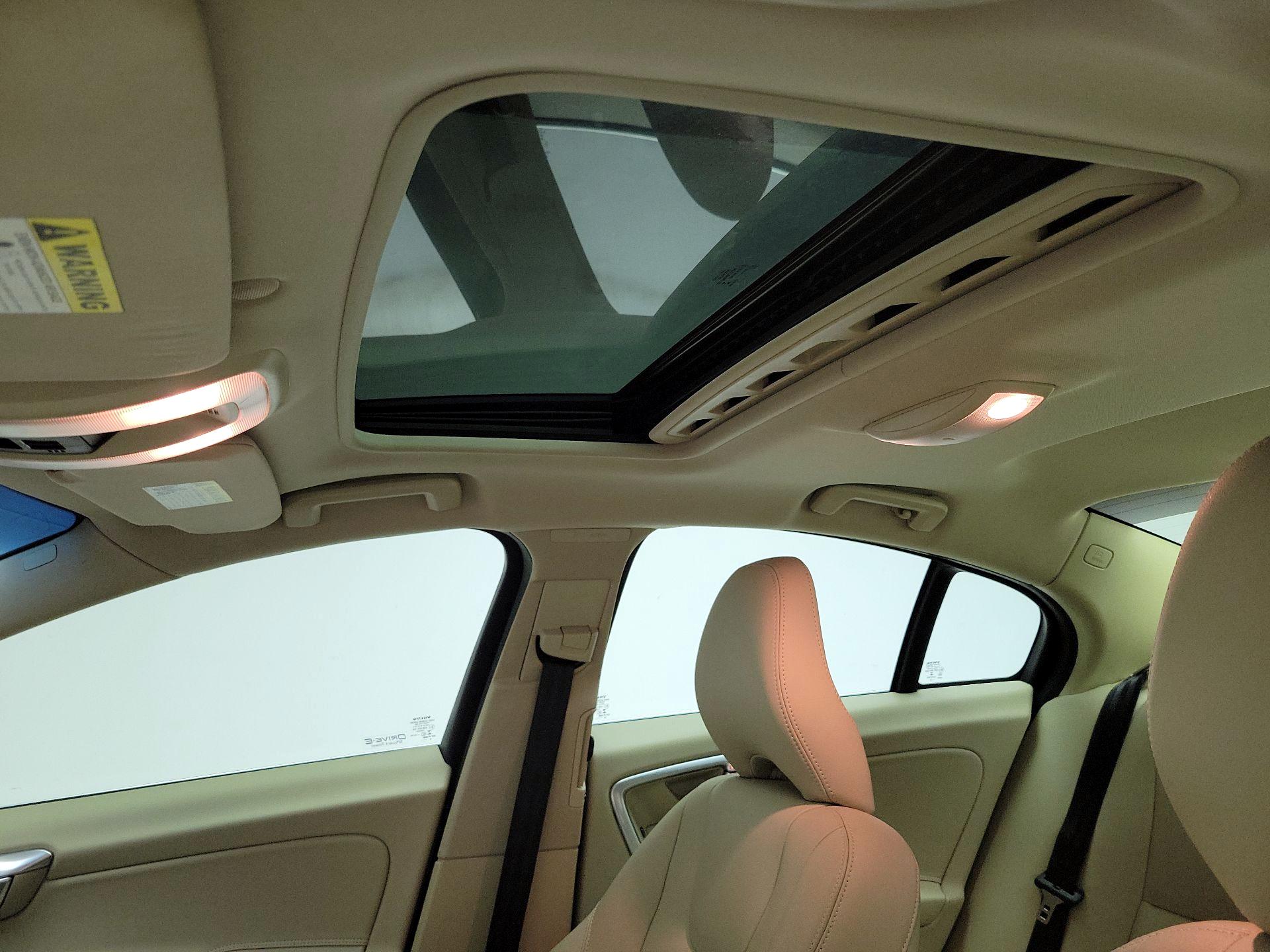 Thumbnail: 2015 Volvo S60 - 17