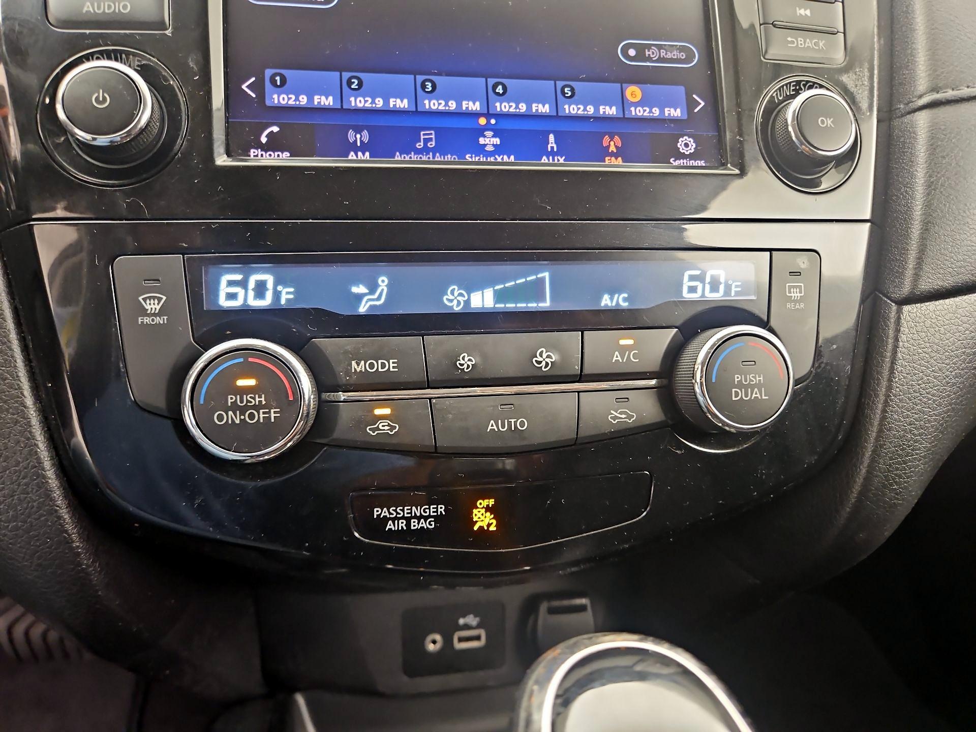 Thumbnail: 2018 Nissan Rogue - 16