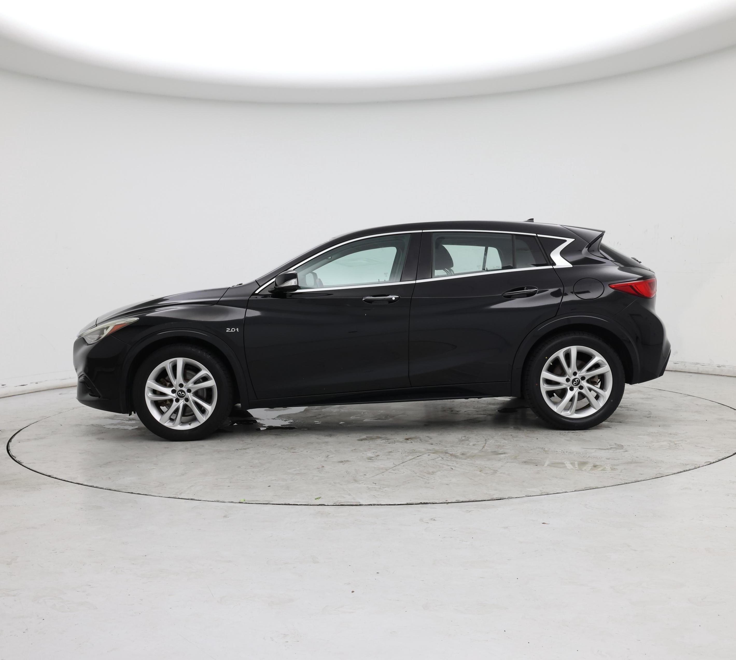 Thumbnail: 2017 INFINITI QX30 - 3