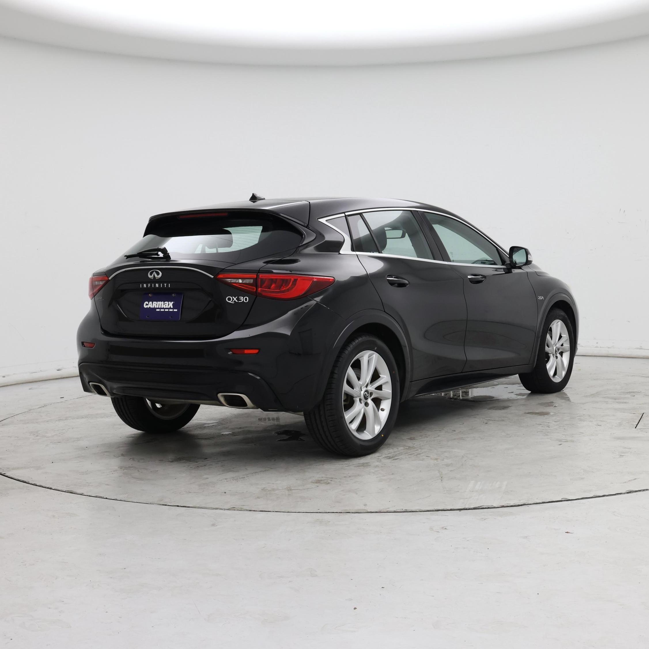 Thumbnail: 2017 INFINITI QX30 - 8