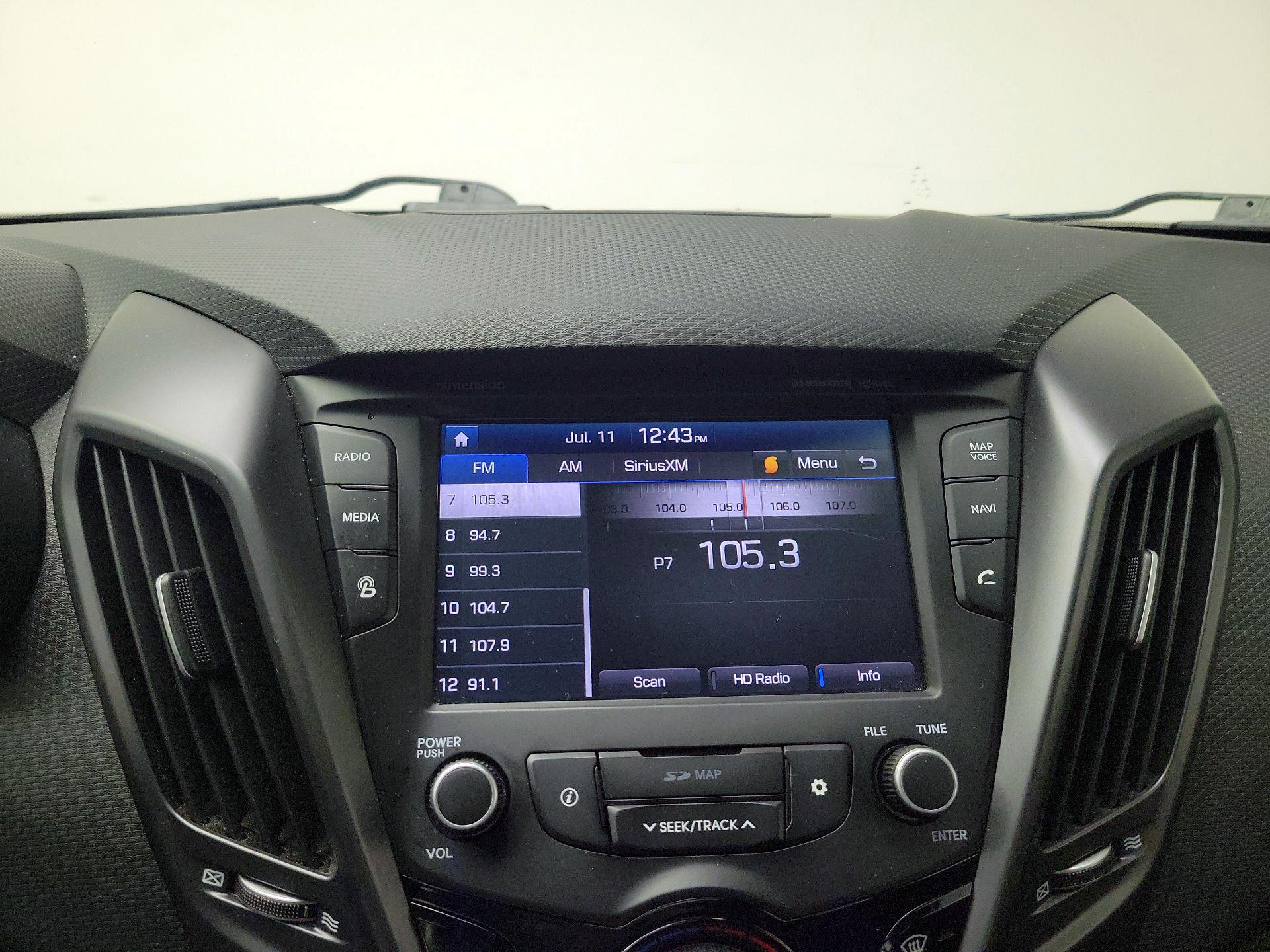 Thumbnail: 2017 Hyundai Veloster - 15