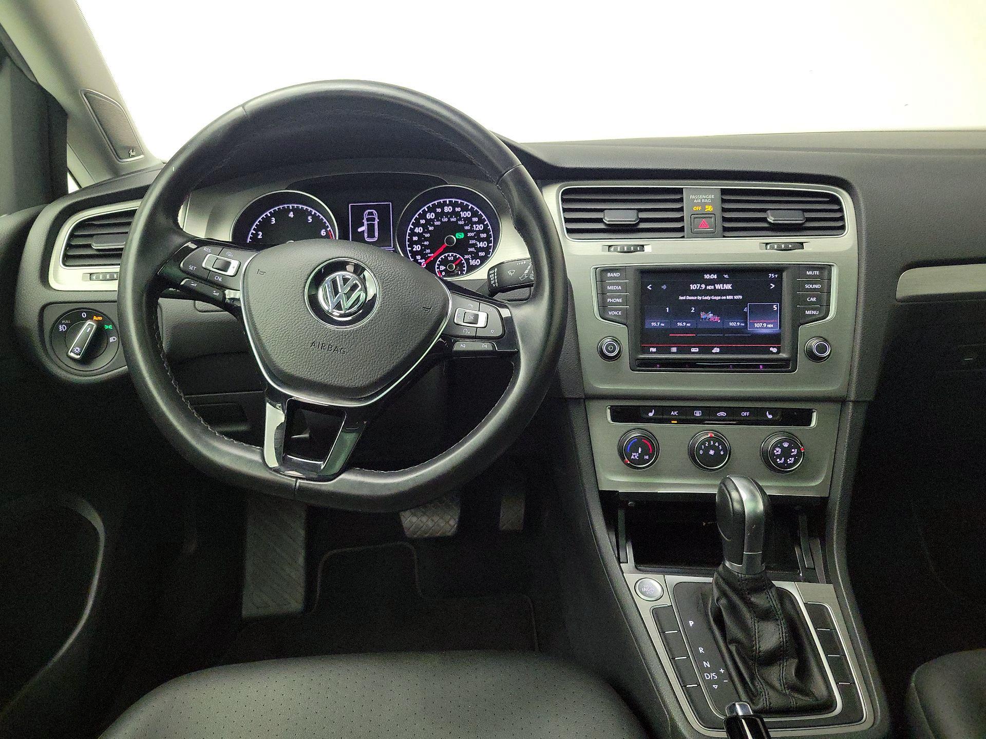 Thumbnail: 2016 Volkswagen Golf - 10