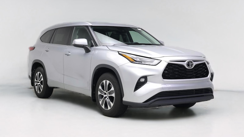 2022 Toyota Highlander XLE Hero Image