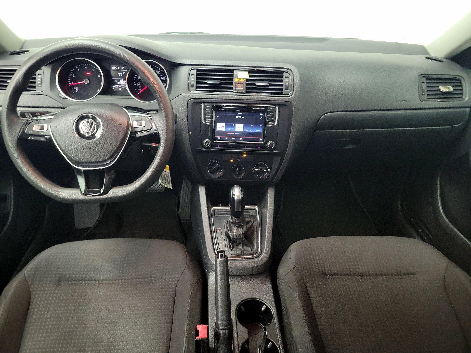 Thumbnail: 2016 Volkswagen Jetta - 9