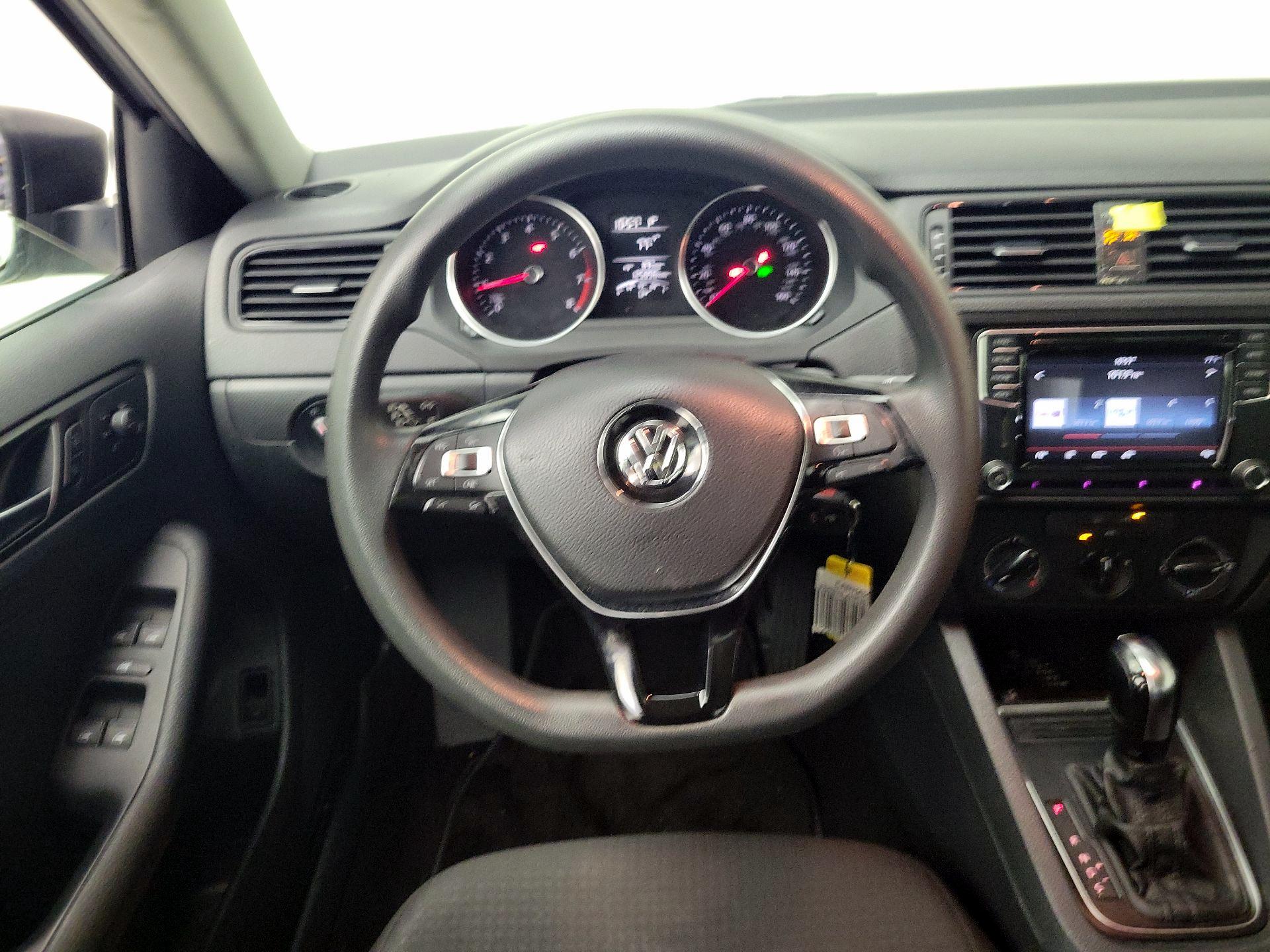 Thumbnail: 2016 Volkswagen Jetta - 10