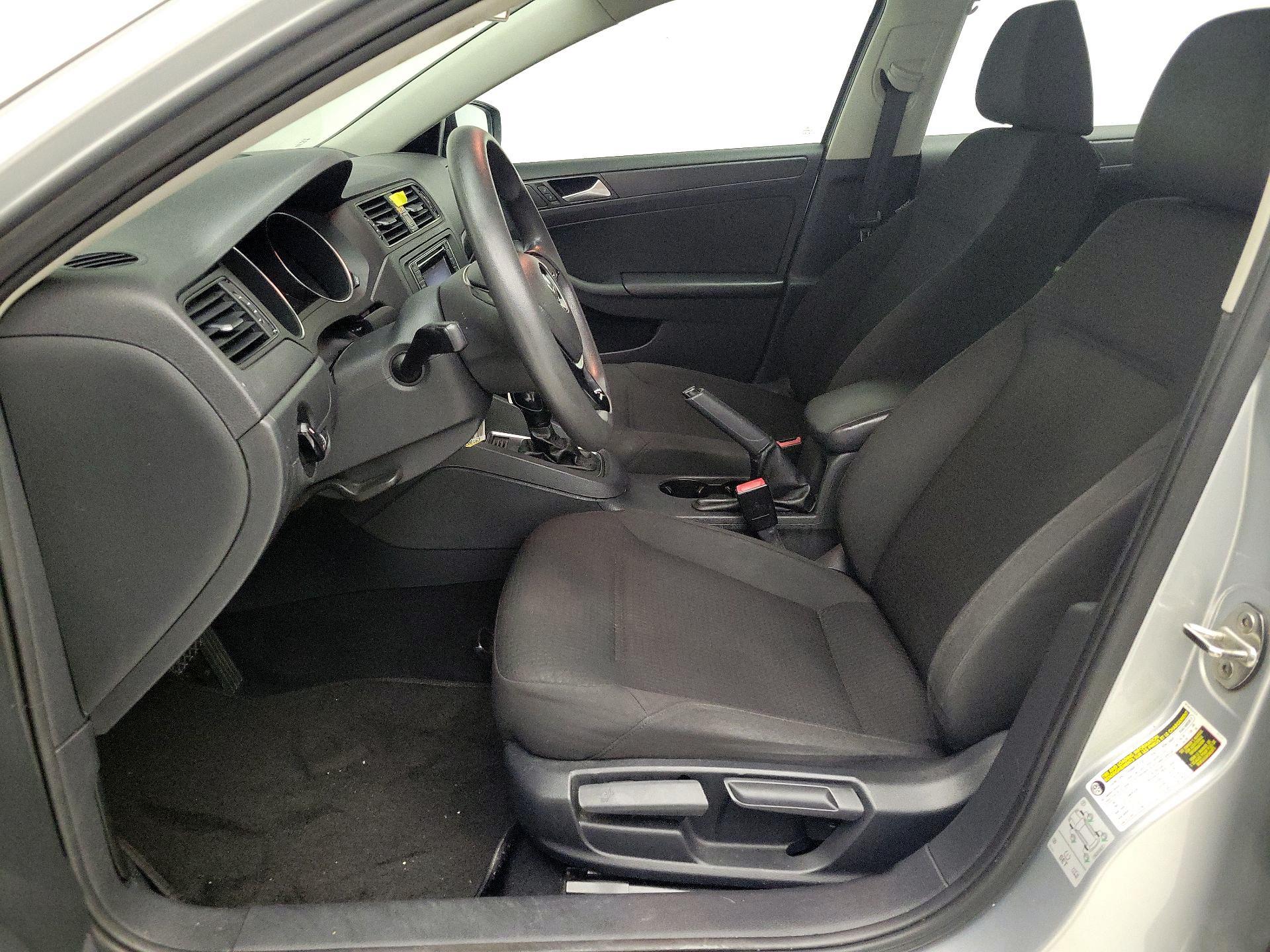 Thumbnail: 2016 Volkswagen Jetta - 11