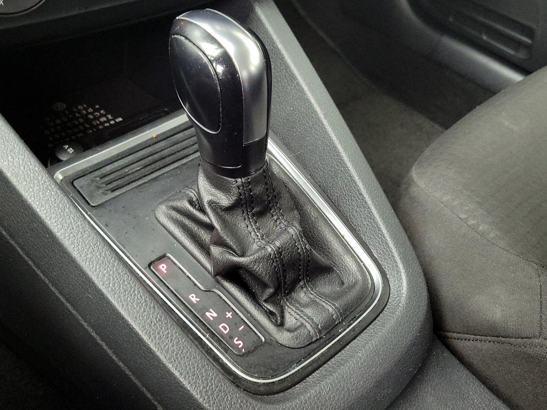 Thumbnail: 2016 Volkswagen Jetta - 17