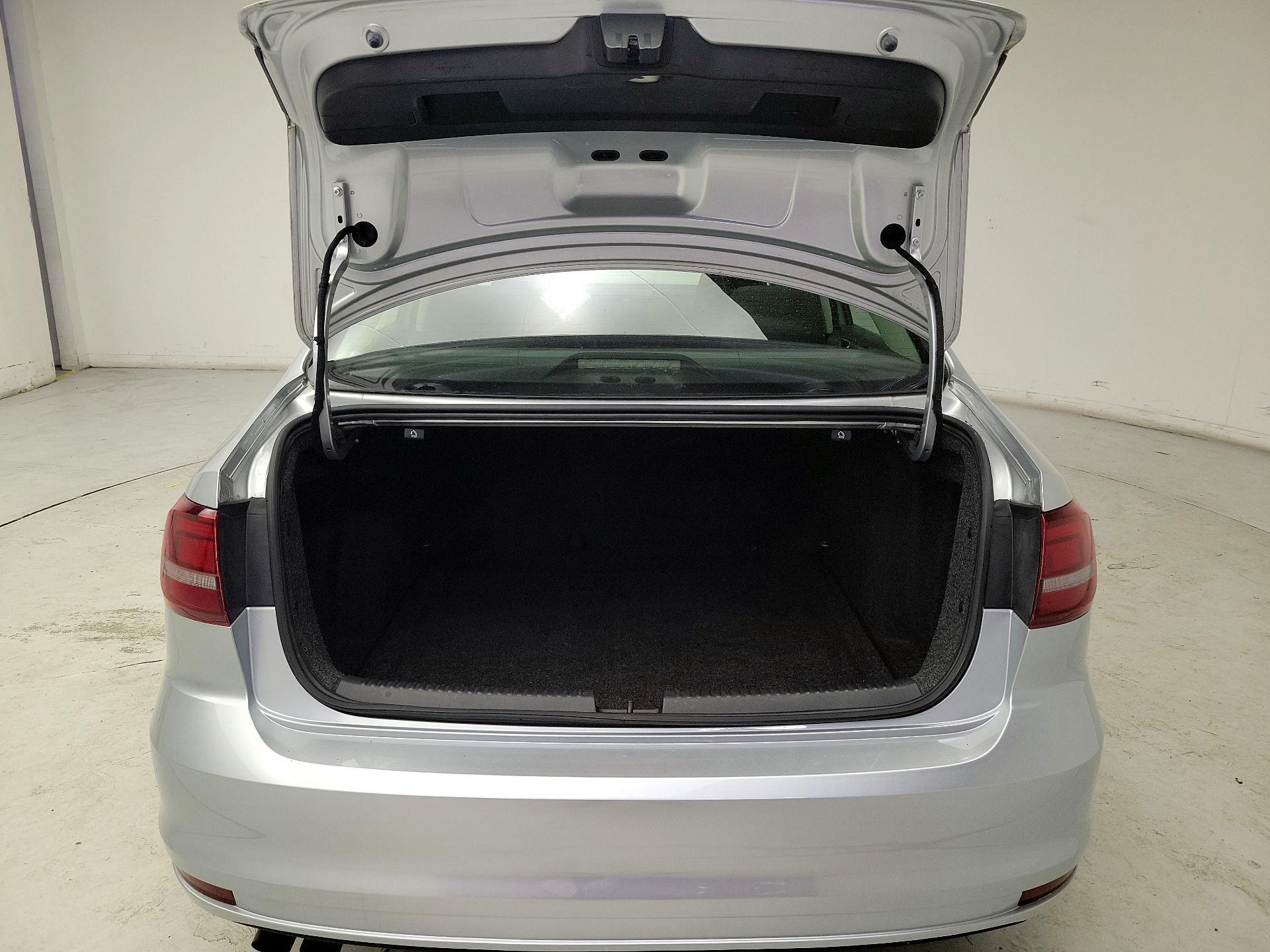 Thumbnail: 2016 Volkswagen Jetta - 19