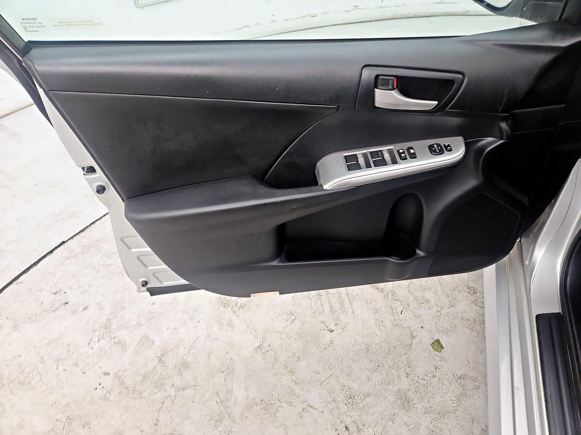 Thumbnail: 2014 Toyota Camry - 12