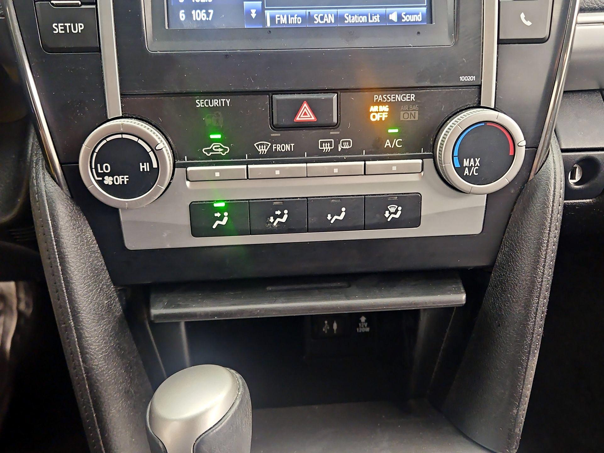 Thumbnail: 2014 Toyota Camry - 16