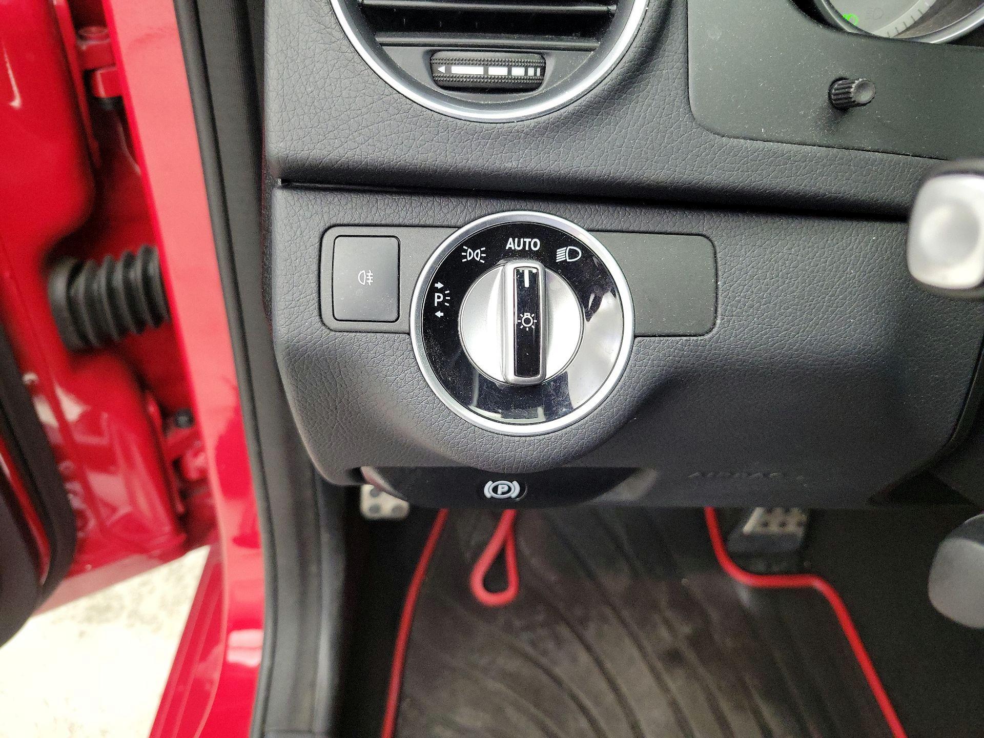 Thumbnail: 2015 Mercedes-Benz C-Class - 13