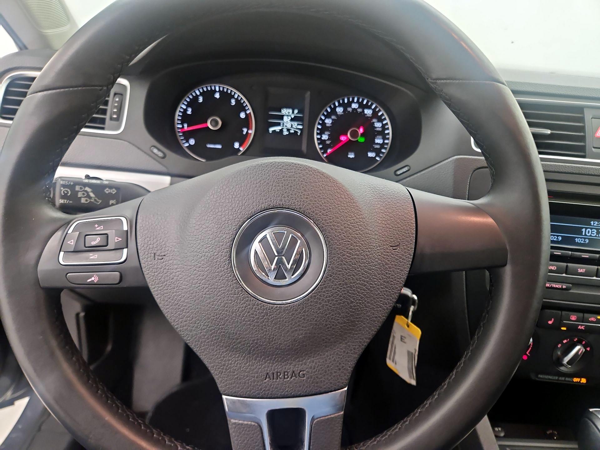 Thumbnail: 2014 Volkswagen Jetta - 10