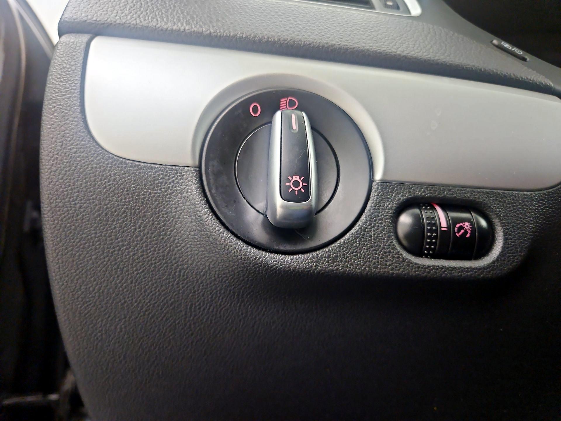 Thumbnail: 2014 Volkswagen Jetta - 13